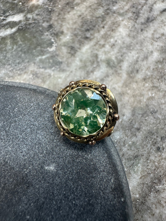 Prachtige 14K Gouden Vintage Ring met Sierlijke Steen – Tijdloze Elegantie