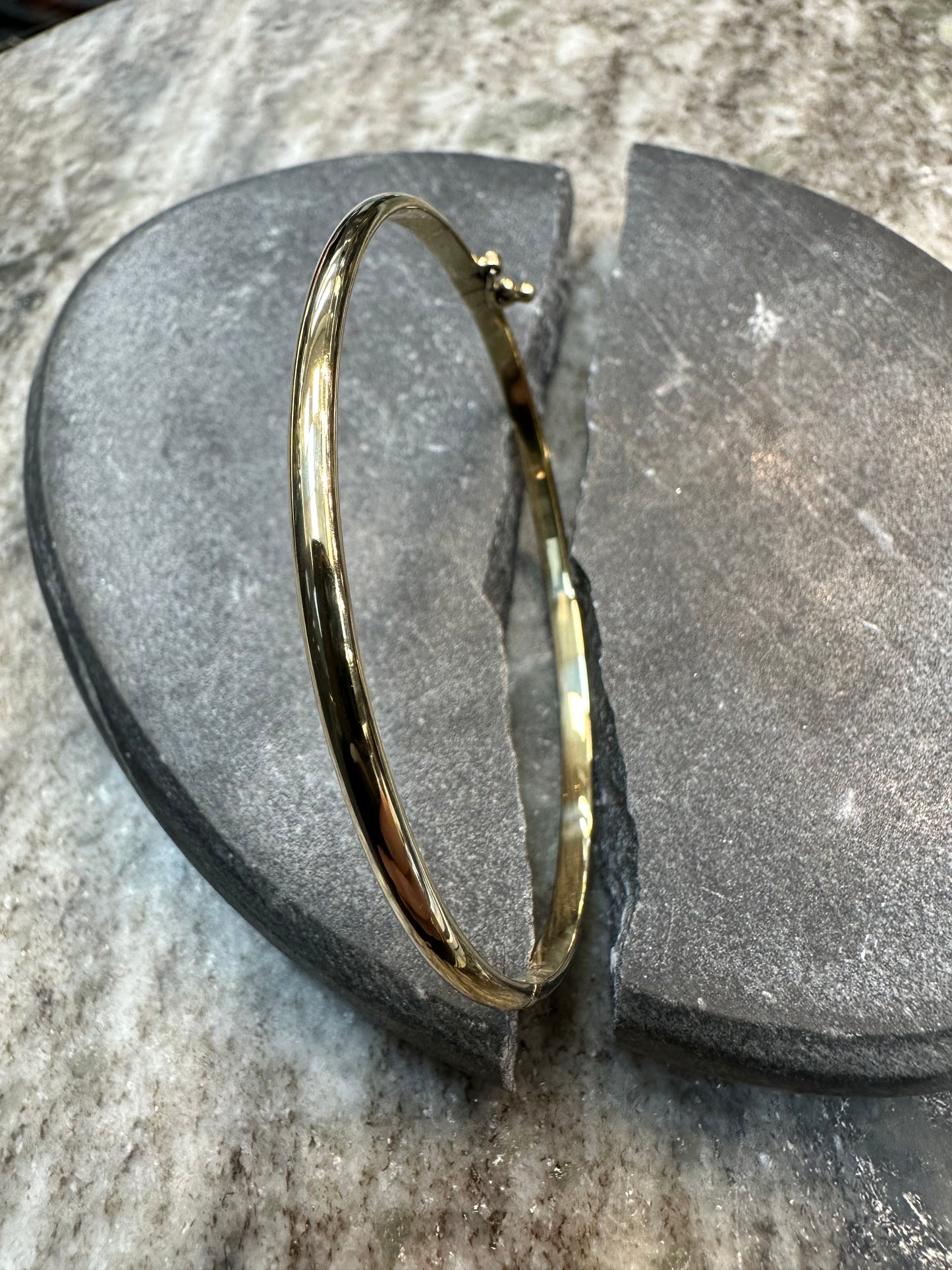 Subtiele 14K Gouden Gladde Slavenarmband – Elegant & Tijdloos| 58 mm