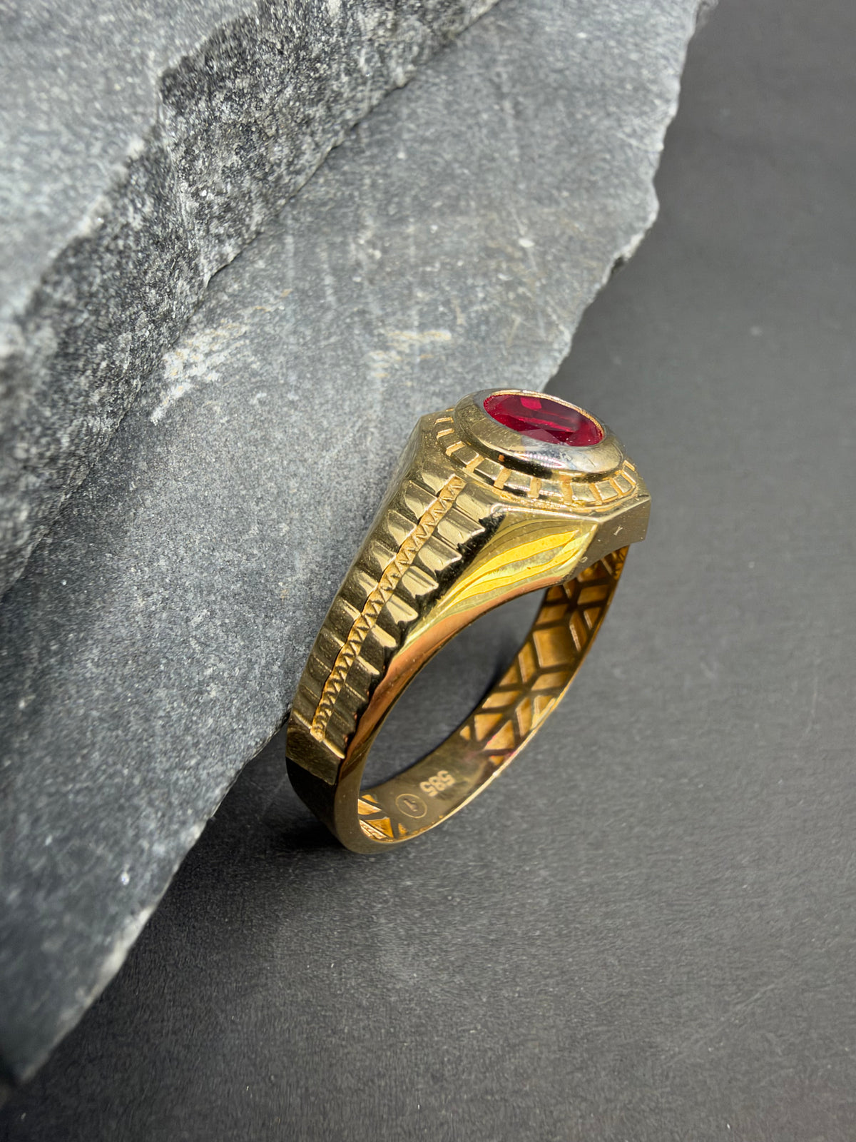 14K Gouden Ring met Robijn – Maat 21