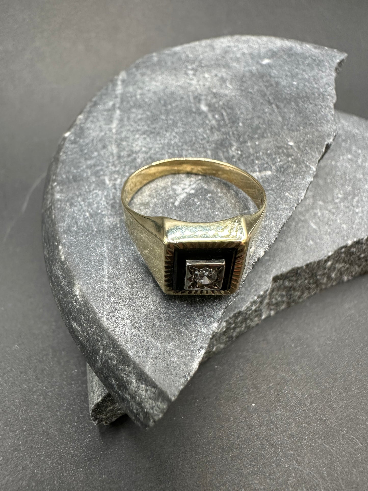 14K Gouden Ring met Onyx, Zirkonia en Witgoud – Maat 19,25