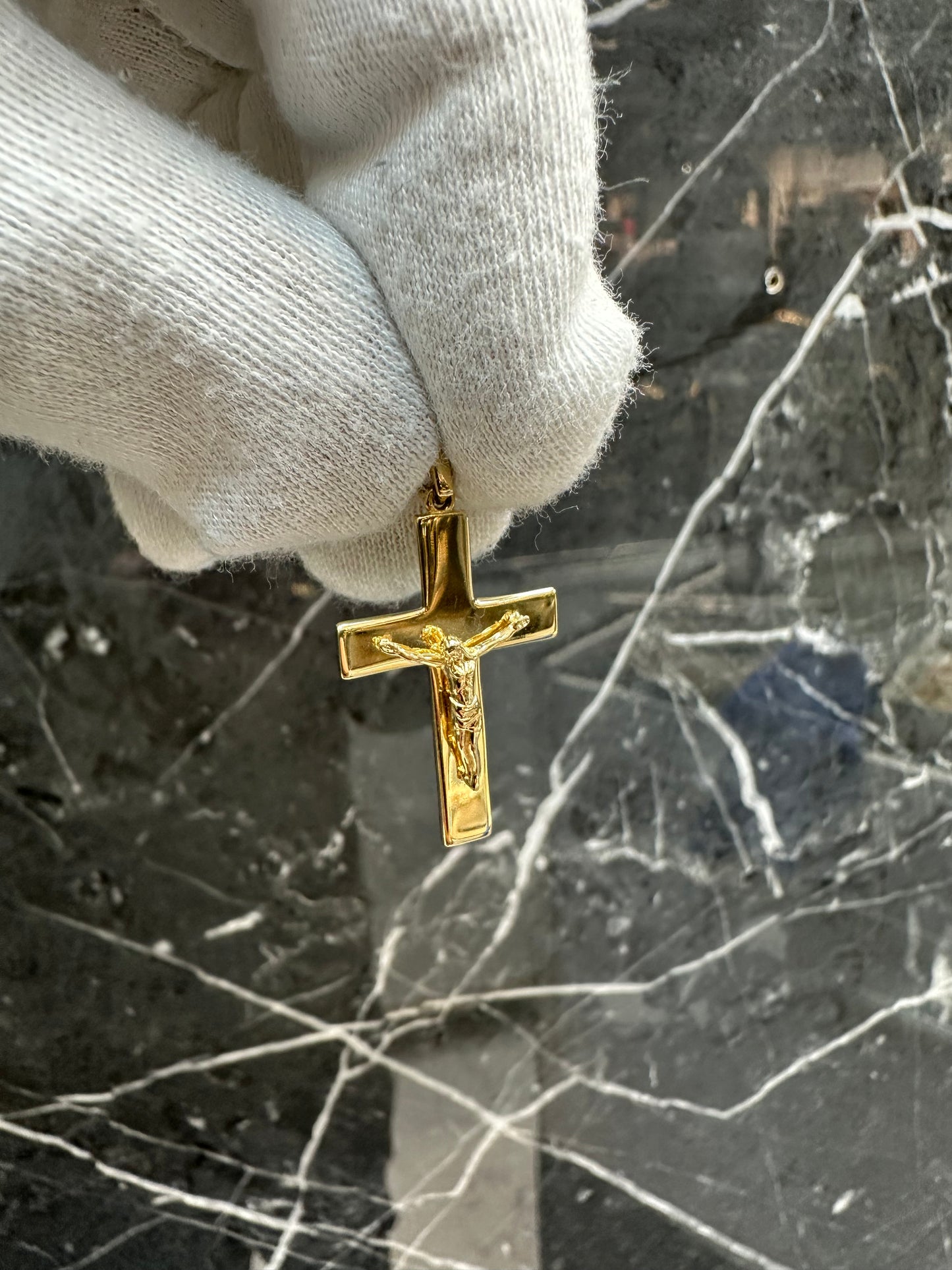 18K Gouden Kruis met Jezus