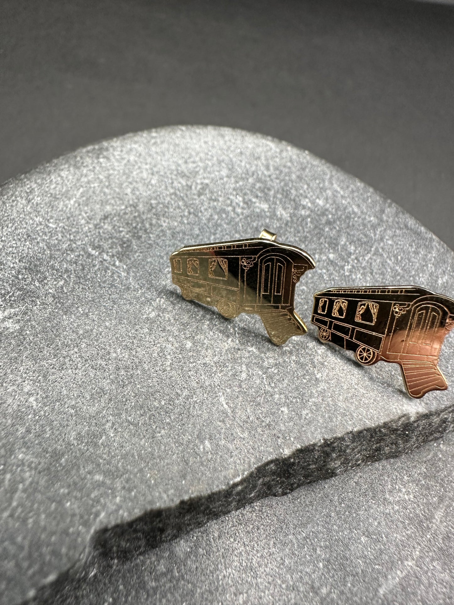 14K Gouden Woonwagen Knopjes Oorbellen – 16,3 mm