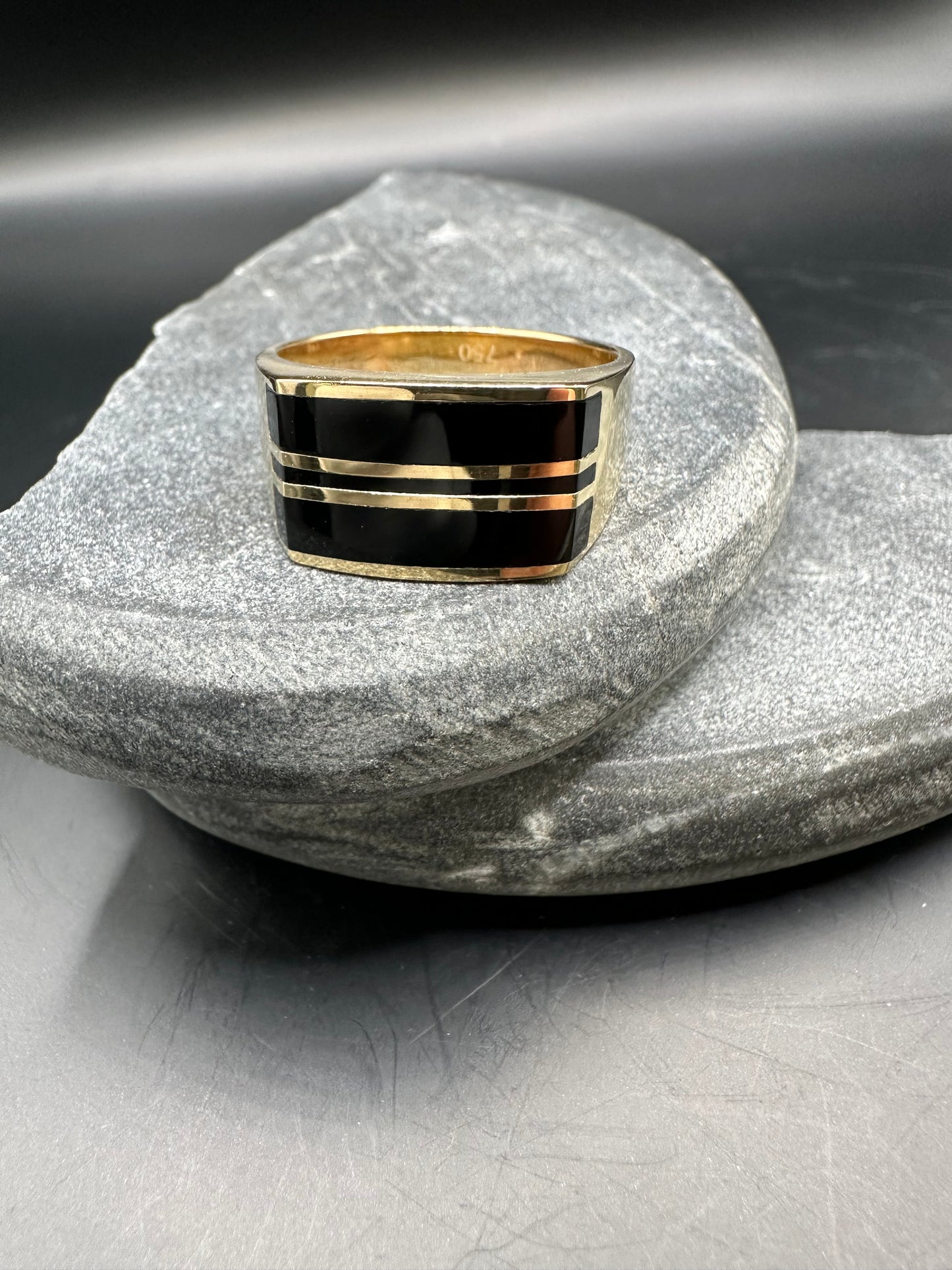 18K Massieve Zegelring met Onyx Lagen Steen – Maat 20