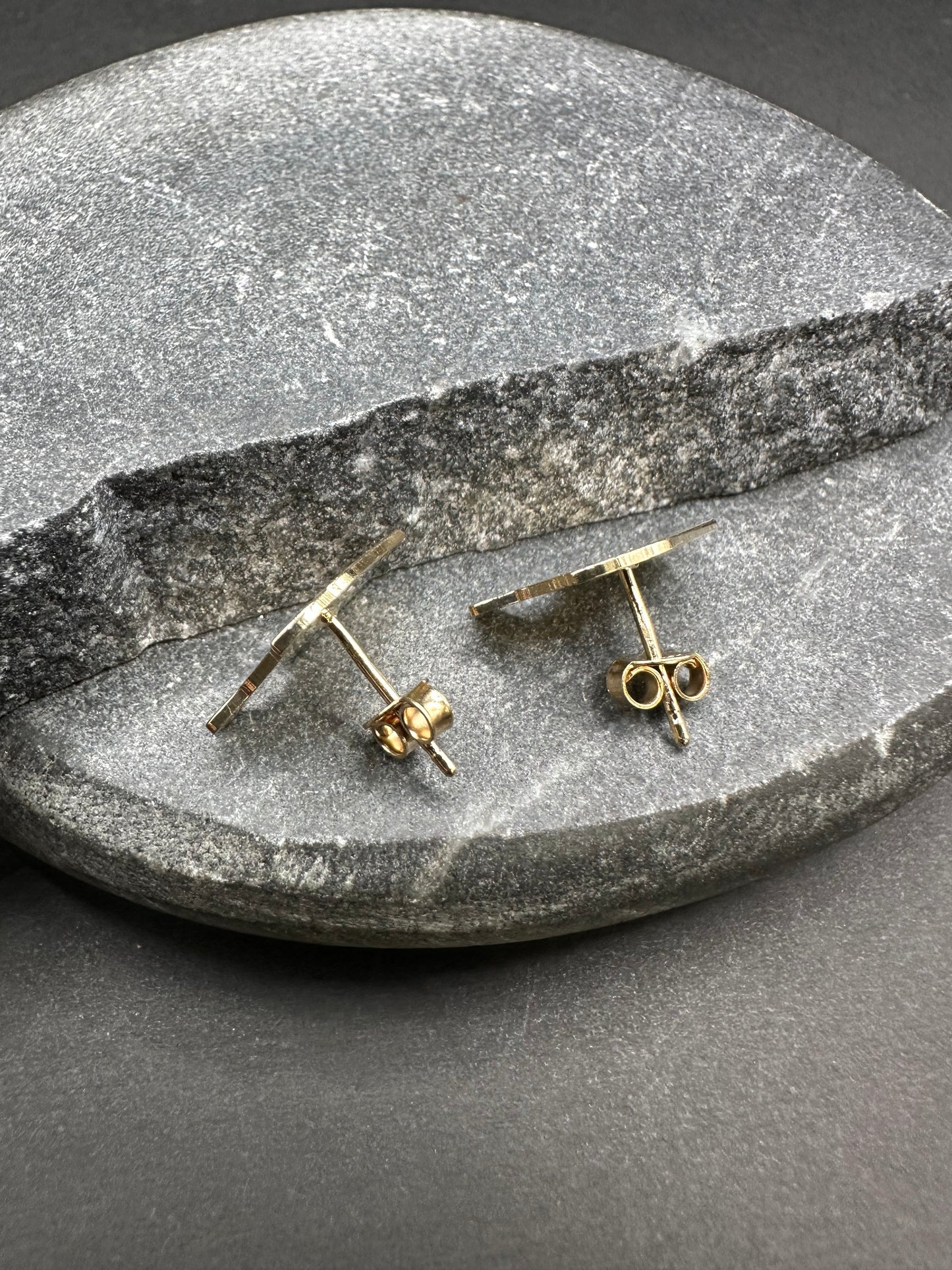 14K Gouden Woonwagen Knopjes Oorbellen – 16,3 mm