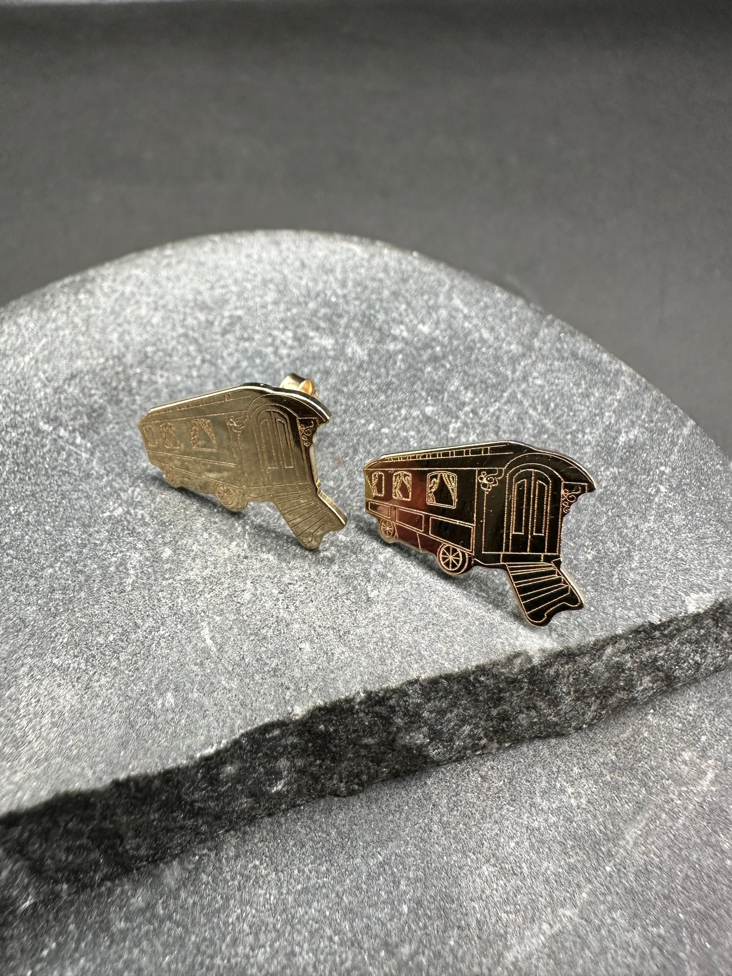 14K Gouden Woonwagen Knopjes Oorbellen – 16,3 mm