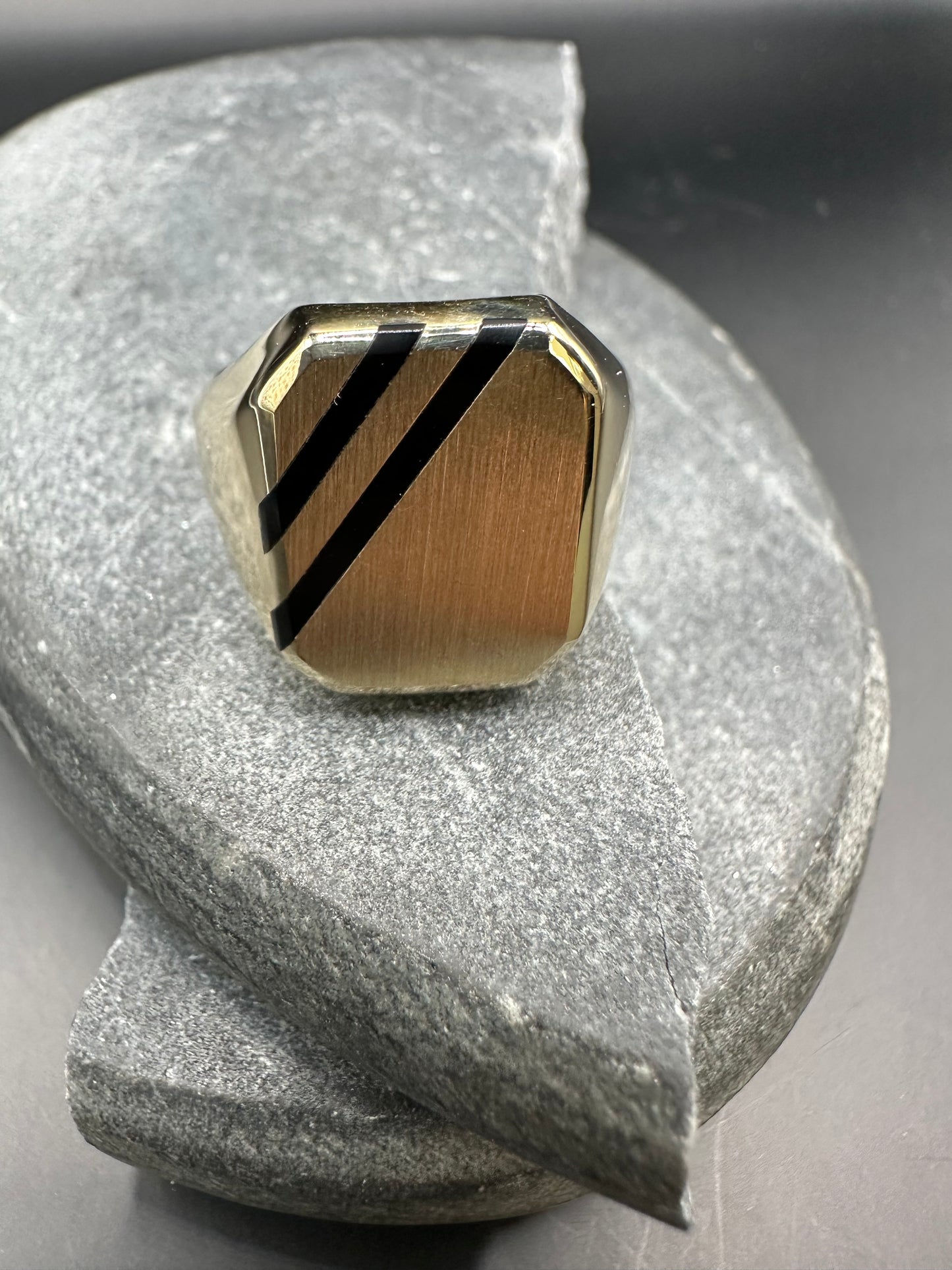 14K Gouden Klassieke Zegelring met Onyx Lagensteen – Tijdloos & Stijlvol