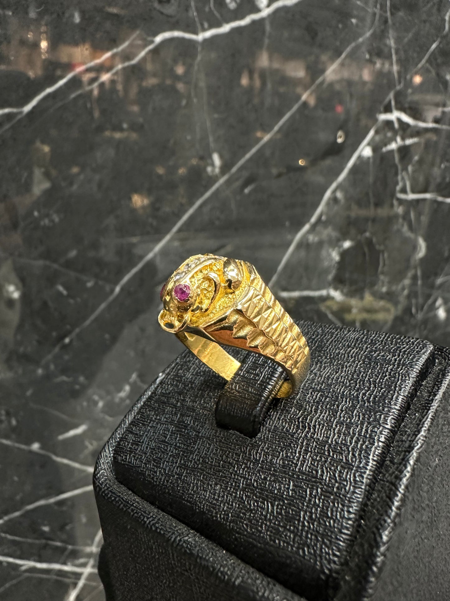22K Gouden Kikker Ring met Robijn en Briljanten – Maat 21,5