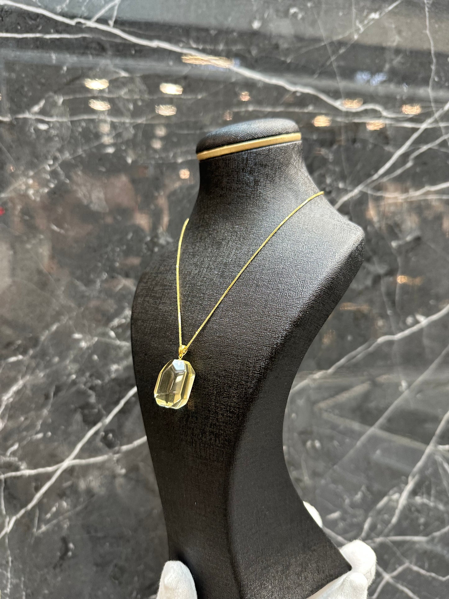 Prachtige 18K Gouden Ketting met Natuurlijke Quartz Steen – Inclusief Certificaten
