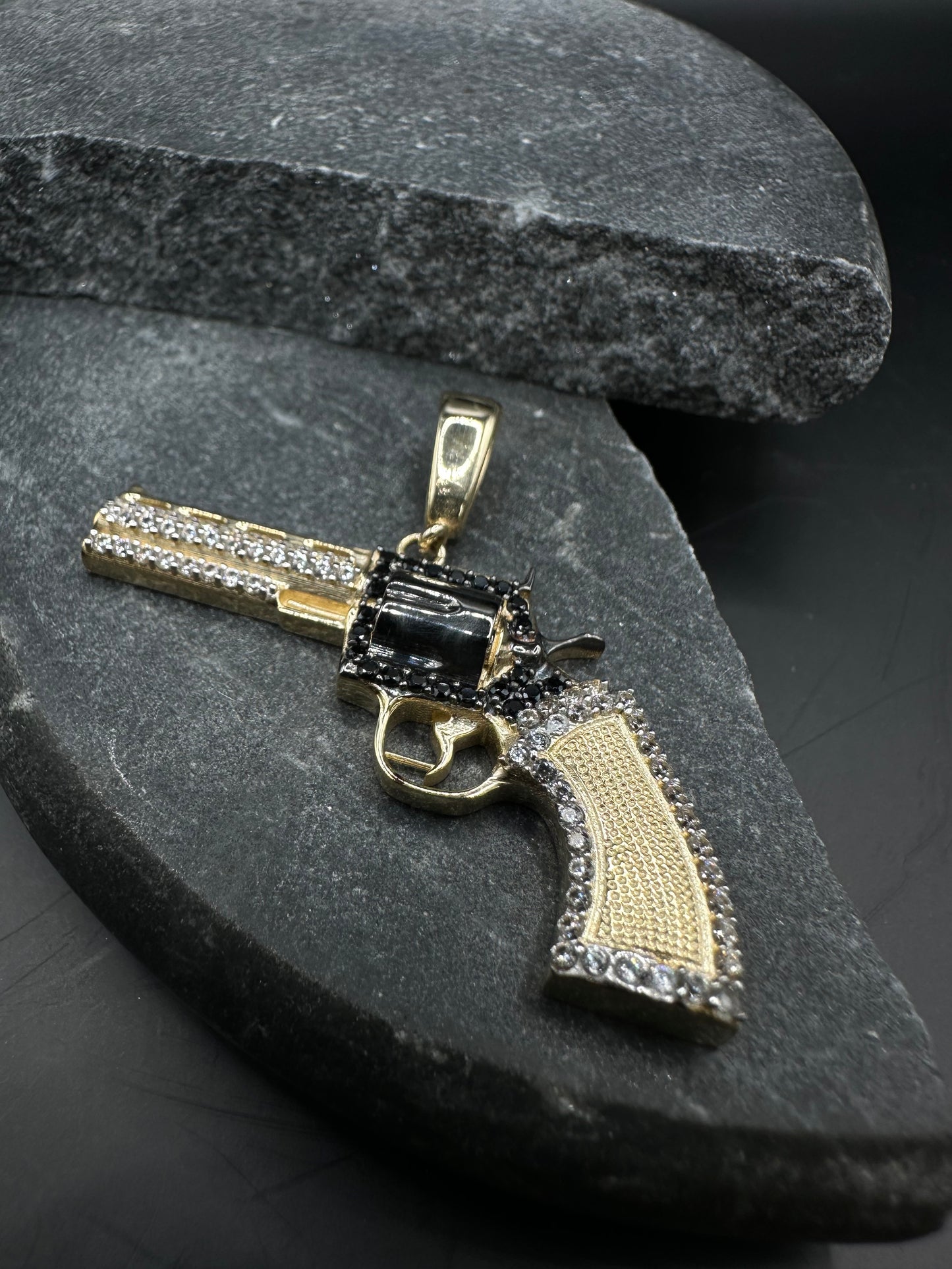 14K Gouden Revolver Hanger met Onyx Stenen – 44 mm