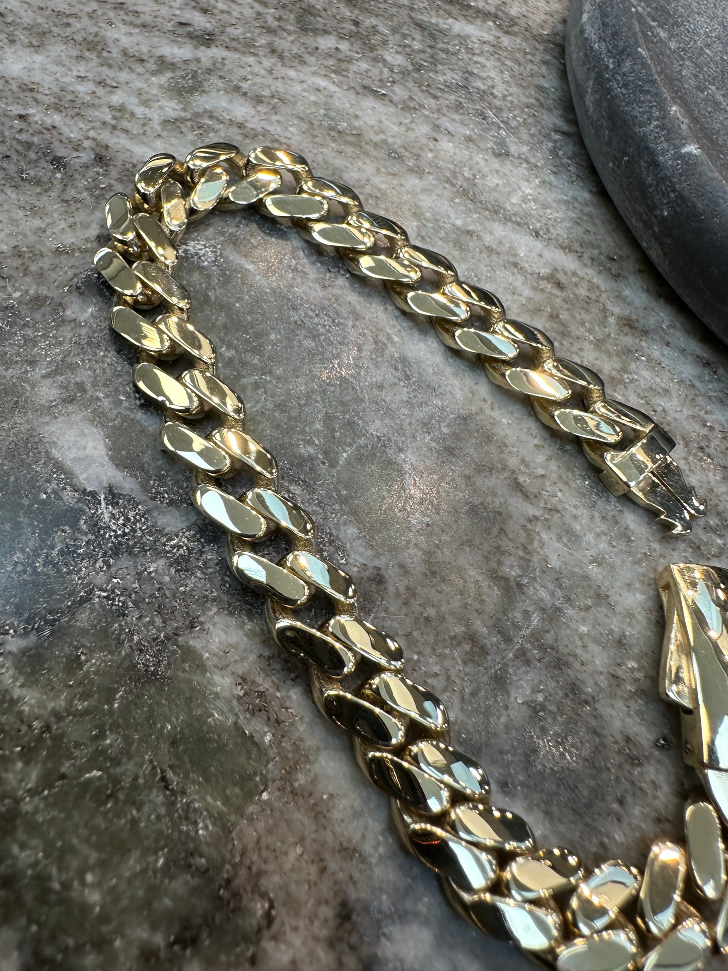 Prachtige 14K Gouden Cubaan Armband – 20,5 cm | 8,7 mm | Tijdloos & Stoer
