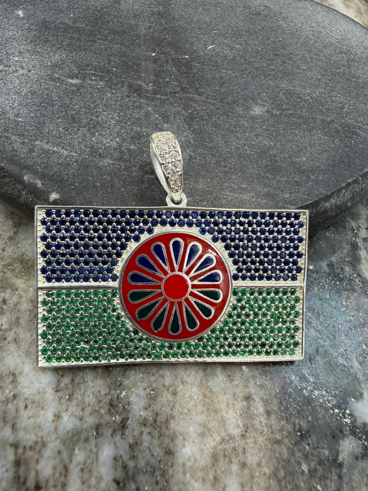 Prachtige 925 Zilveren Roma & Sinti Vlag Hanger – 44 mm breed | 37 mm lang