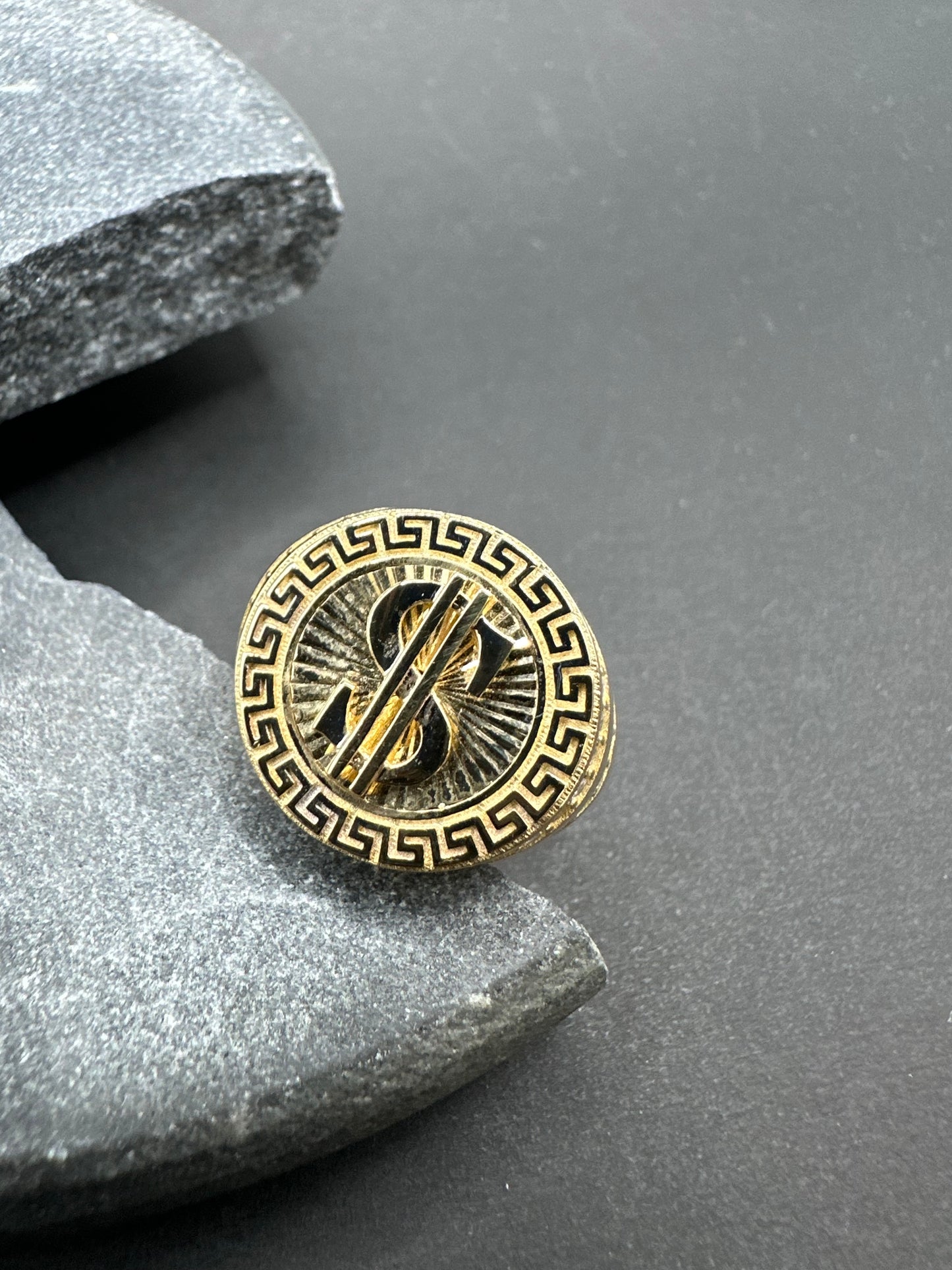 14K Gouden Dollar Ring met Griekse Accenten – Maat 20