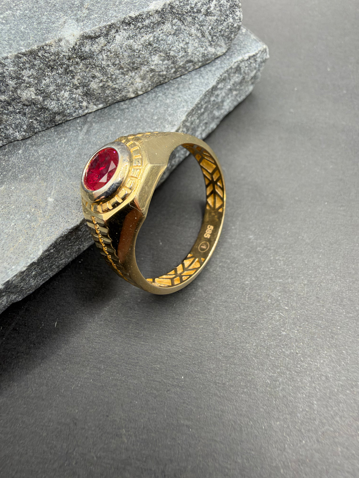 14K Gouden Ring met Robijn – Maat 21
