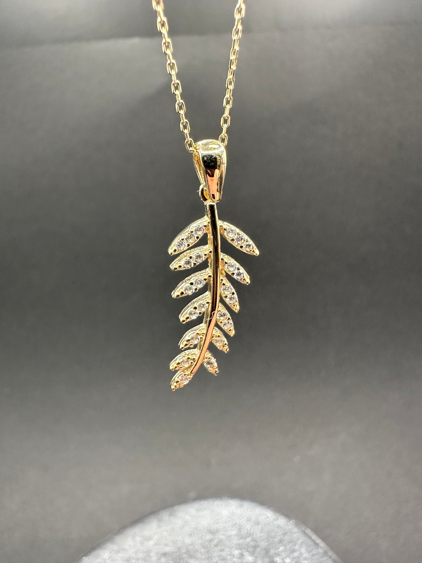 14K Gouden Ketting met Mimosa Blad Hanger – 42 cm