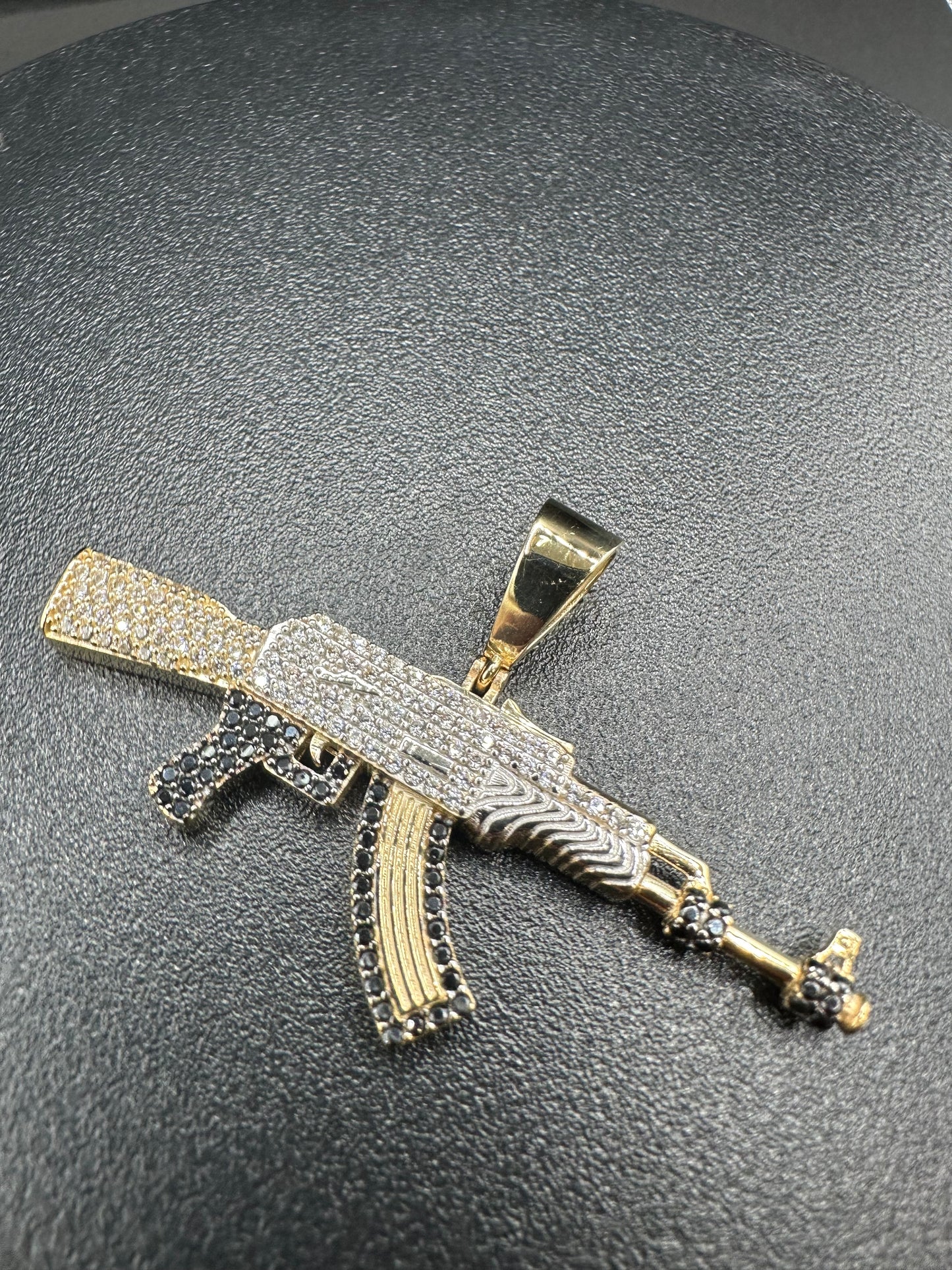 14K Gouden AK-47 Hanger met Zirkonia en Onyx – 60 mm
