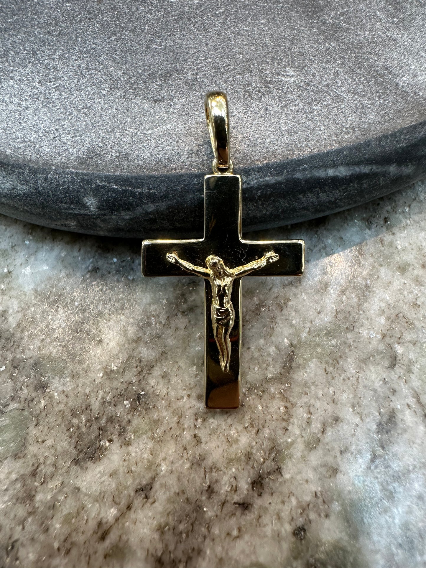 18K Gouden Kruis met Jezus