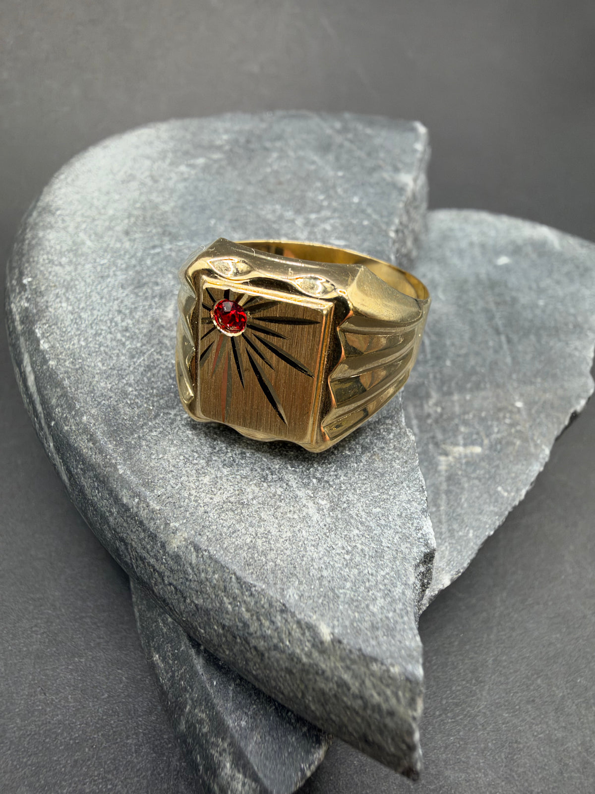 18K Gouden Ring met Robijn – Maat 22