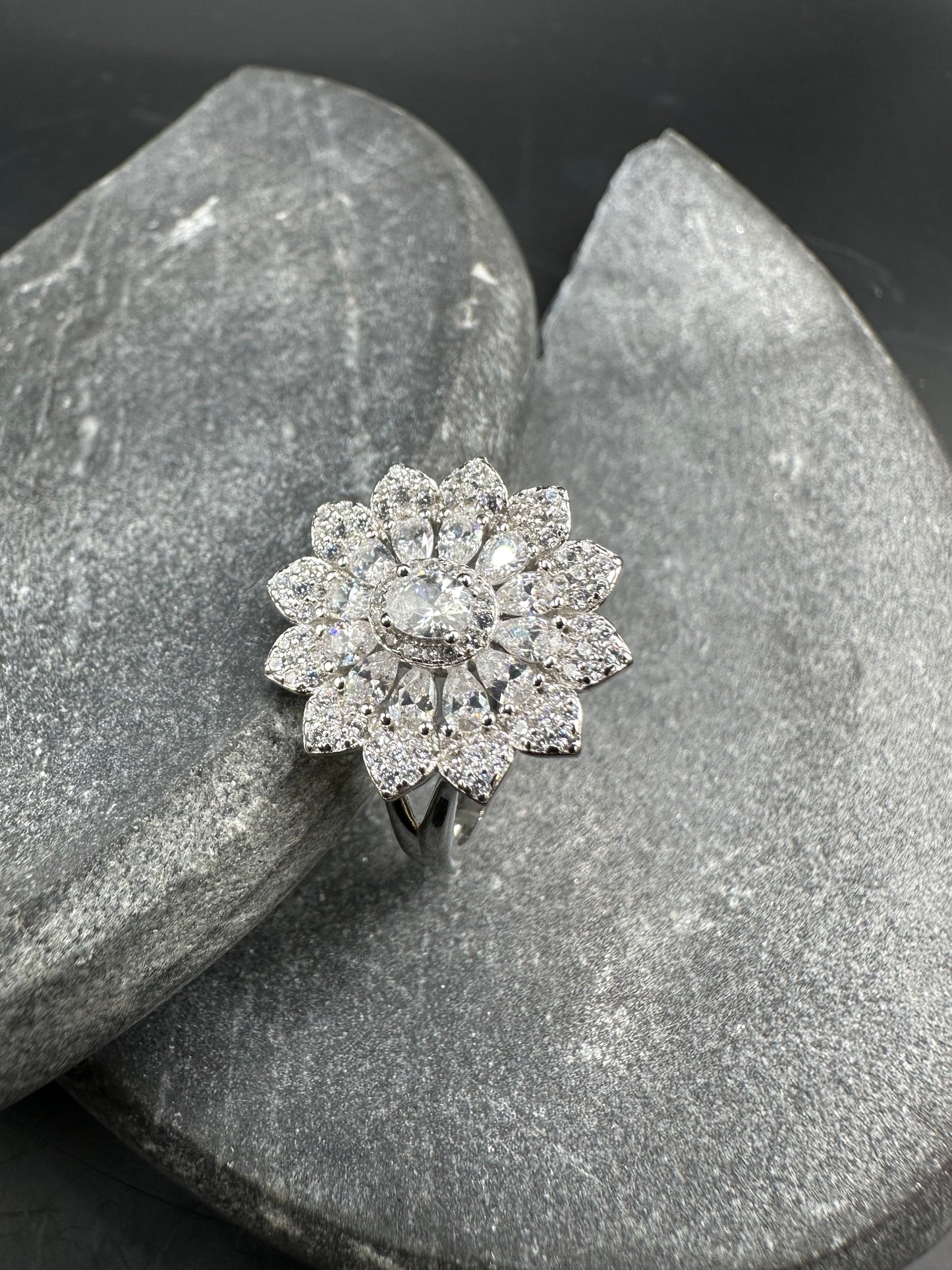 925 Zilveren Bloem Ring met Zirkonia – Maat 18