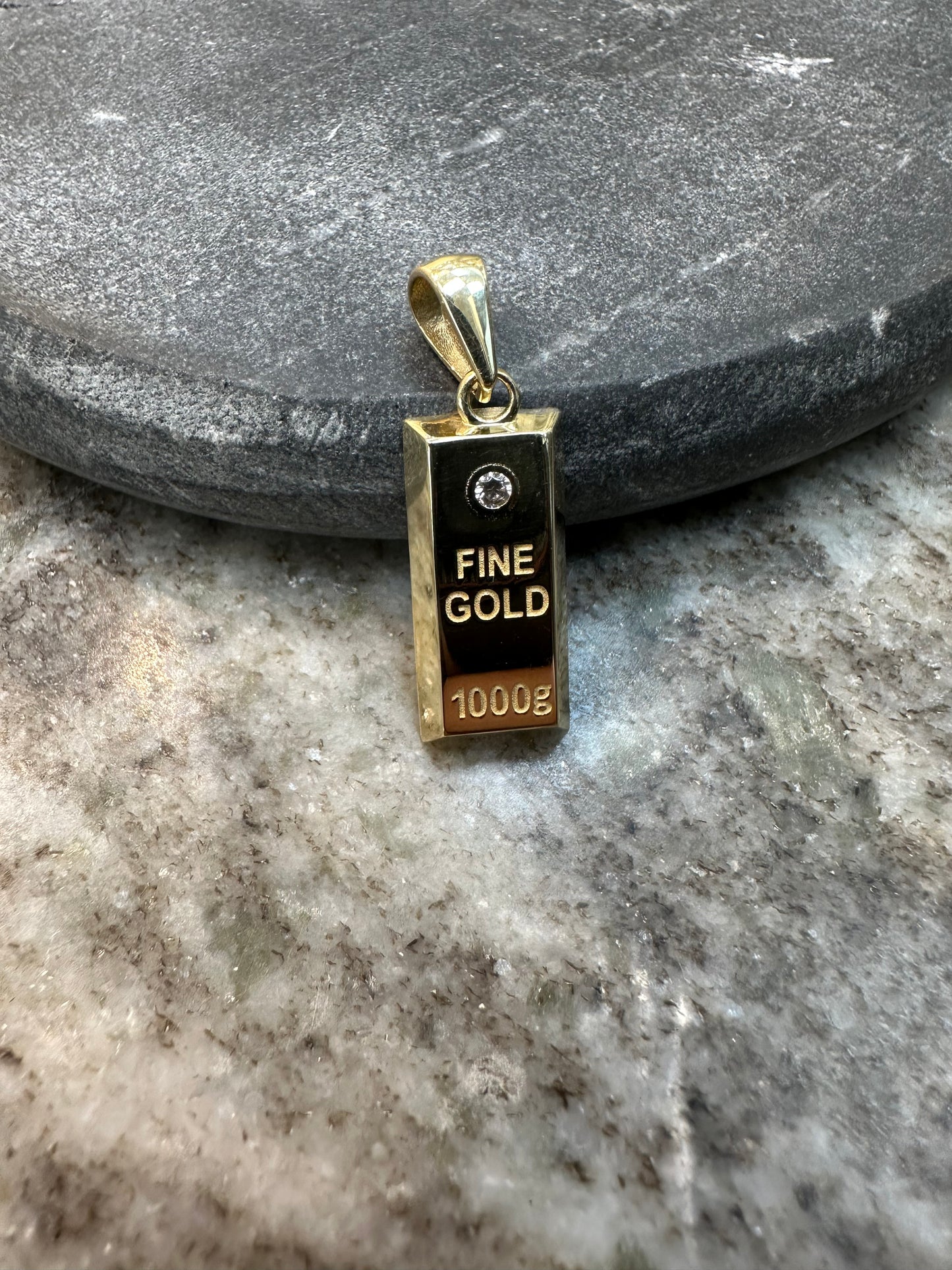 Prachtige 14K Gouden Fine Gold Hanger met Zirkonia – 28 mm lang | 9 mm breed | Elegant & Sprankelend