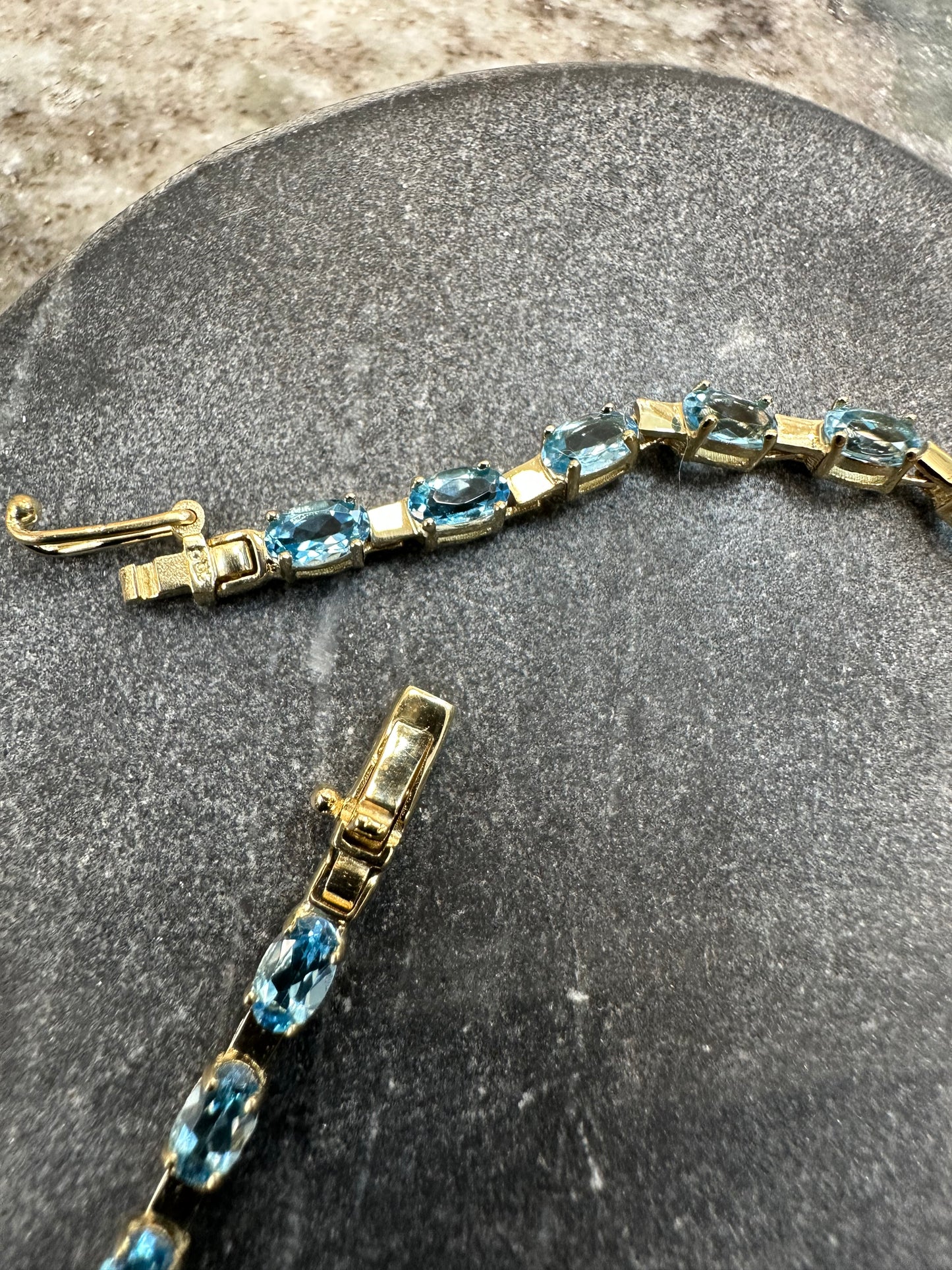 14K Gouden Armband met Saffier Stenen – 20 cm