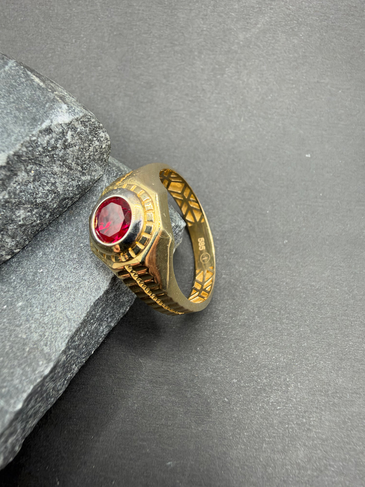 14K Gouden Ring met Robijn – Maat 21