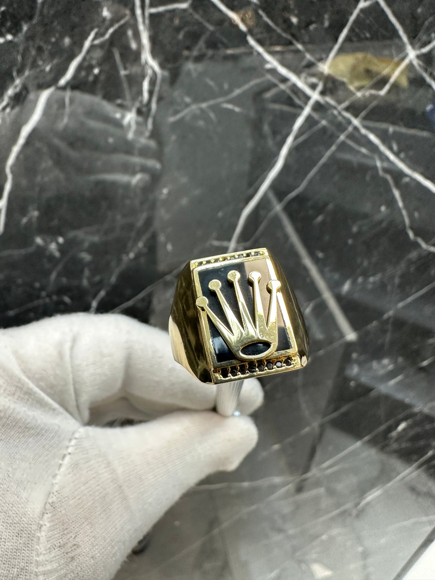 18K Gouden Kroon Ring met Gelaagde Onyx Steen
