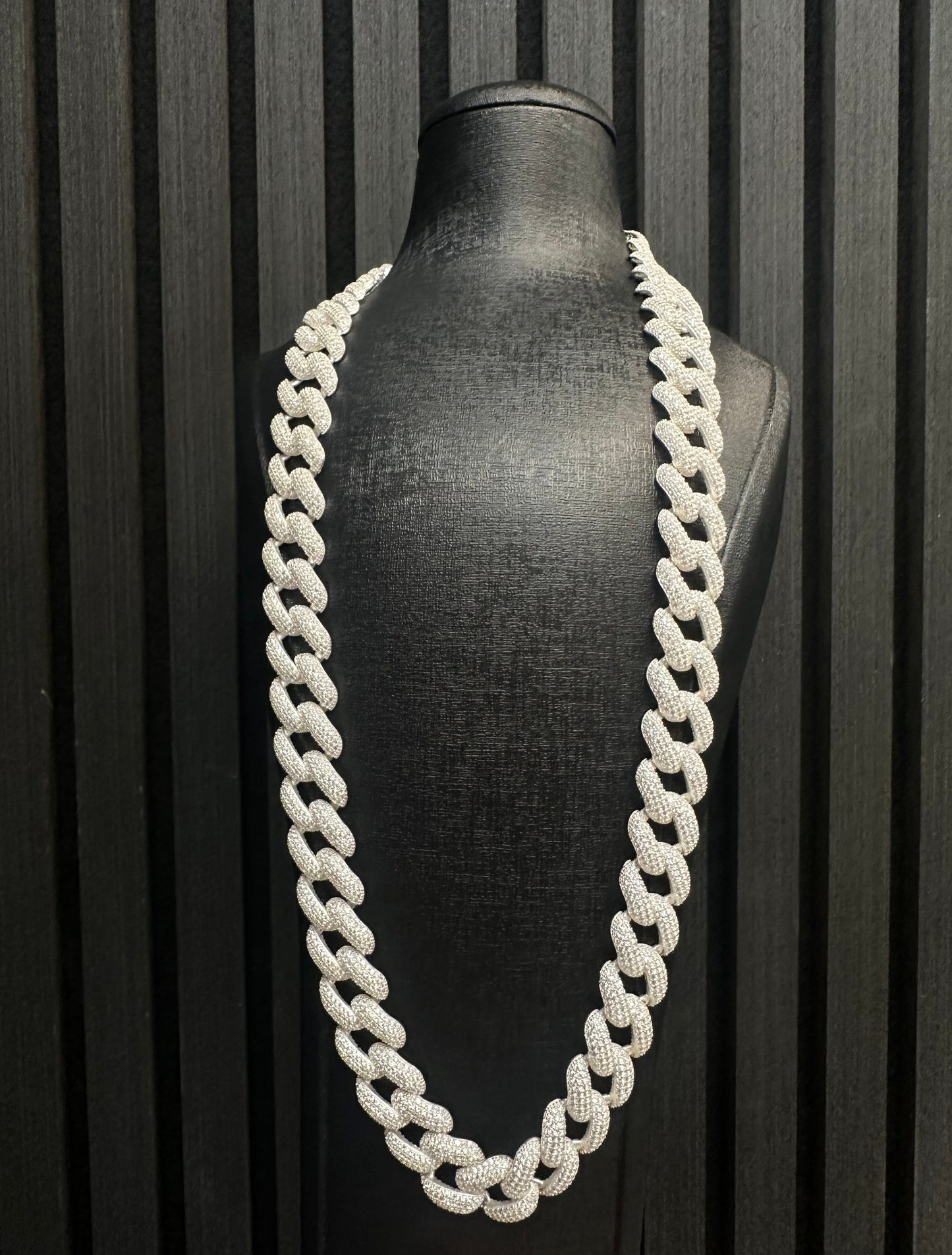 Prachtige 925 Zilveren Cubana Set 65 cm Ketting | 23 cm Armband | 17,8 mm Breed | Iced met Zirkonia