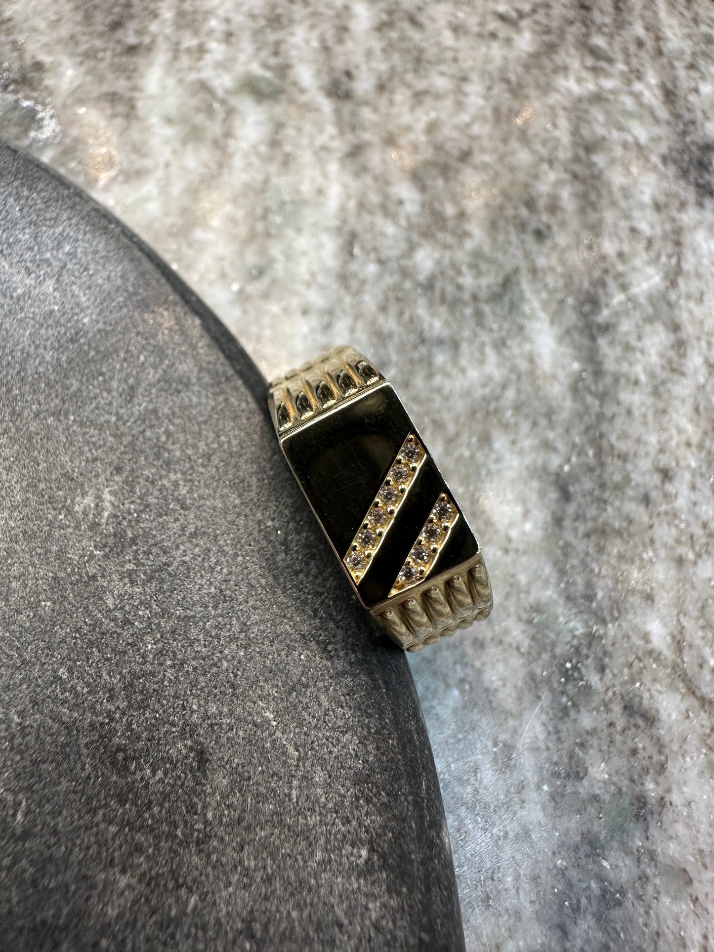 Prachtige 14K Gouden Zegelring met Zirkonia – Maat 20,5 | Luxe & Tijdloos