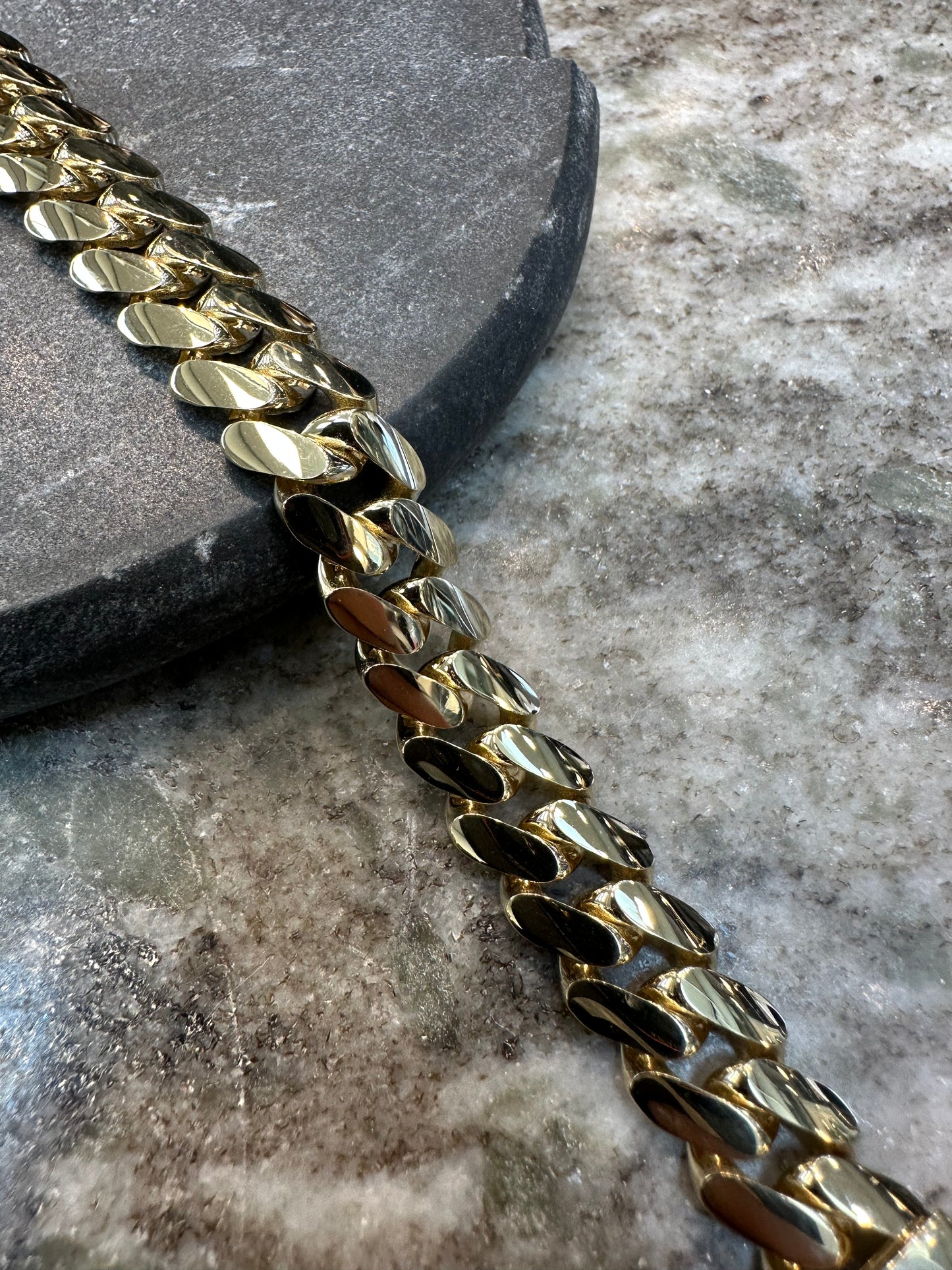 Prachtige 14K Gouden Cubaan Link Armband – 21 cm | 10,7 mm | Stoer & Luxe
