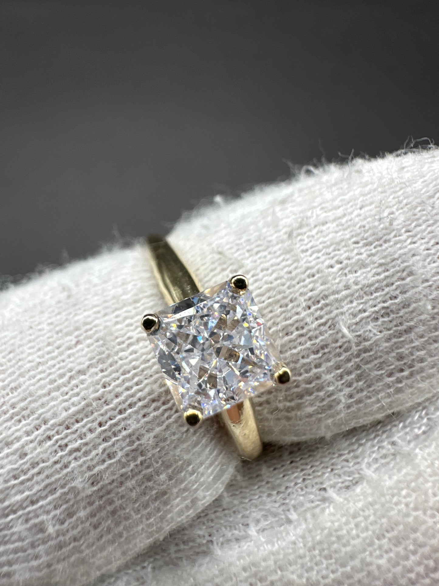 14K Gouden Ring met Vierkante Zirkonia – Maat 18