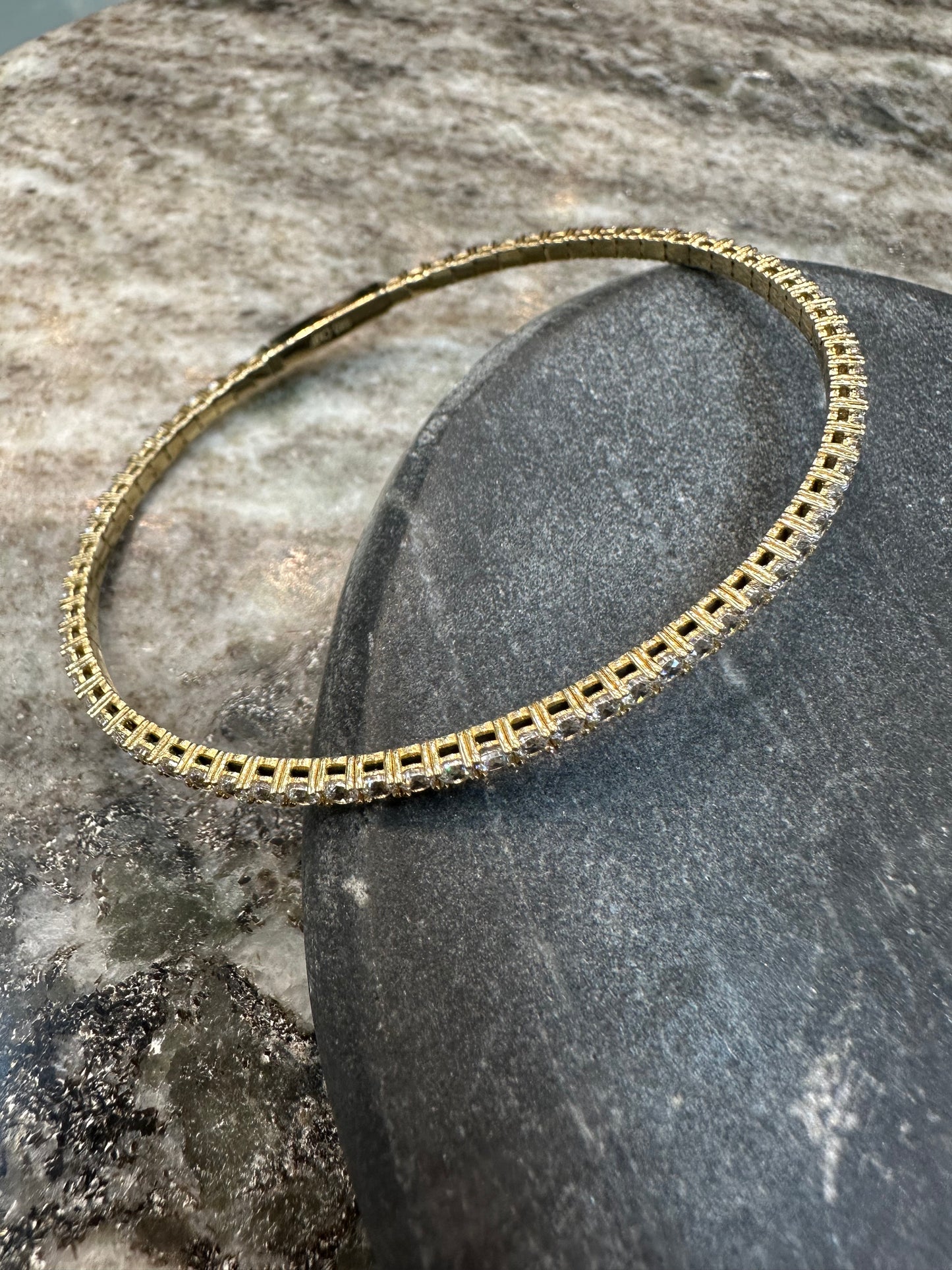 Prachtige 14K Gouden Tennis Bangle Armband met Zirkonia – Luxe & Elegant