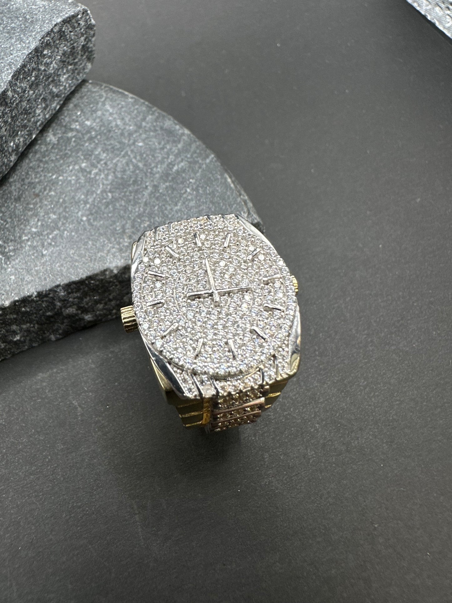 14K Gouden Iced Klok Ring met Zirkonia – Maat 20,5