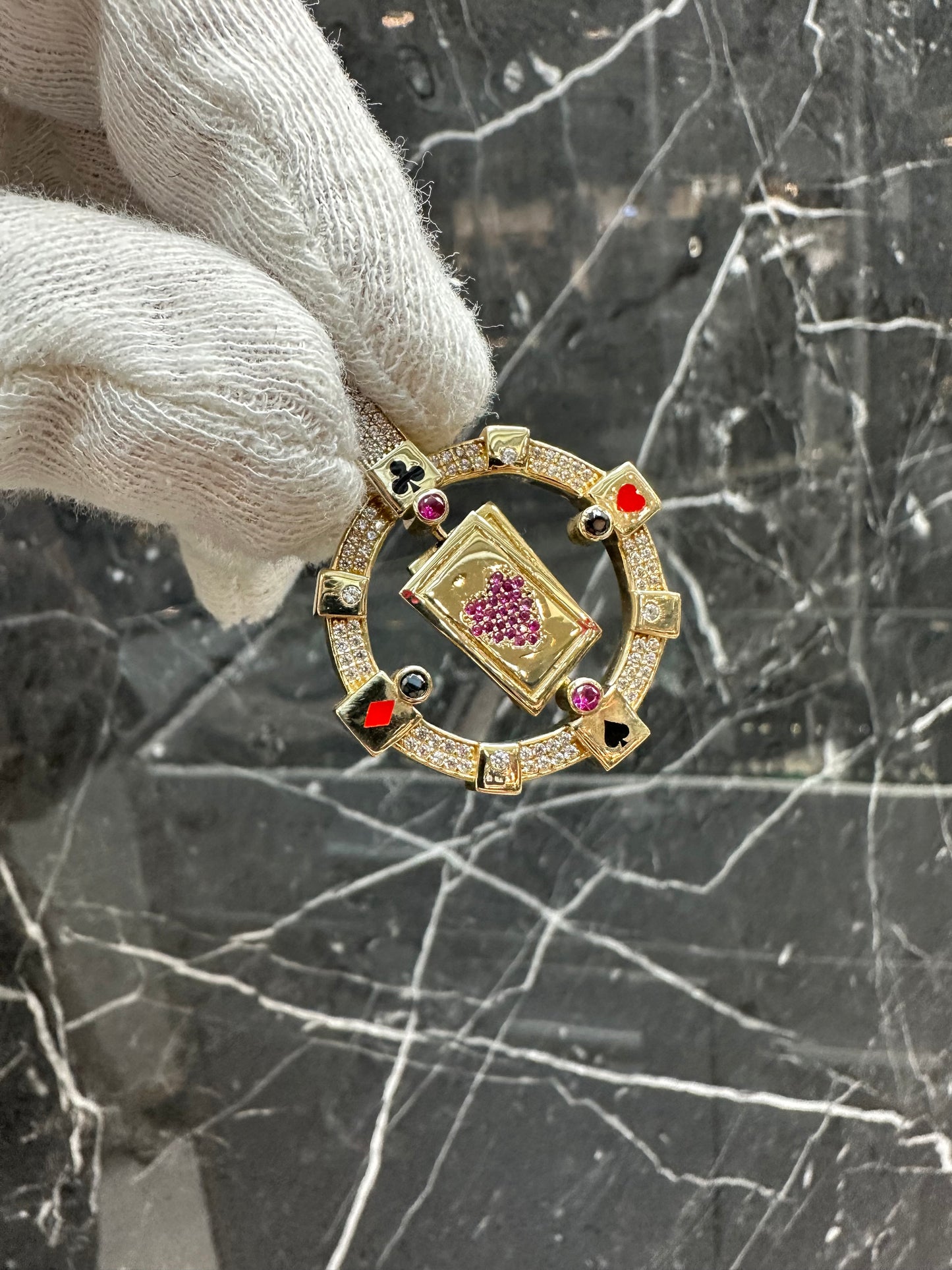 14K Gouden Kaarten Hanger met Draaiend Middenstuk en Edelstenen