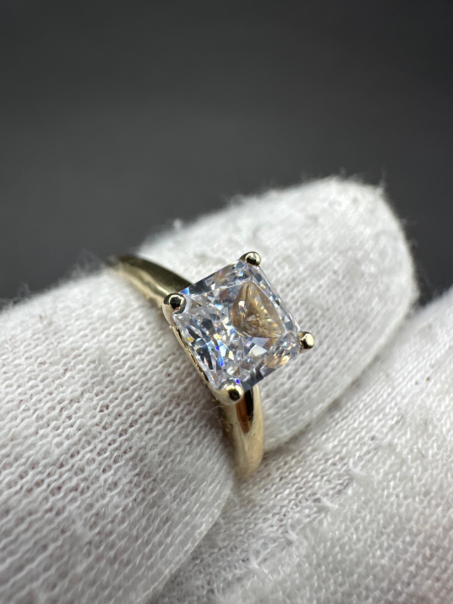 14K Gouden Ring met Vierkante Zirkonia – Maat 18