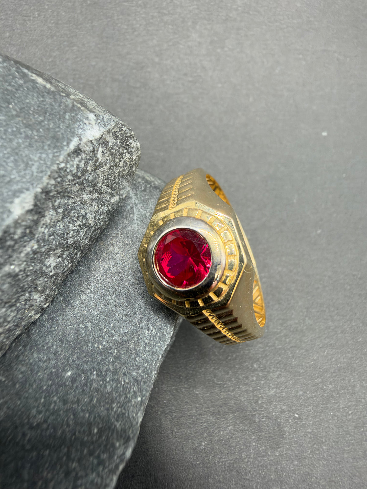 14K Gouden Ring met Robijn – Maat 21