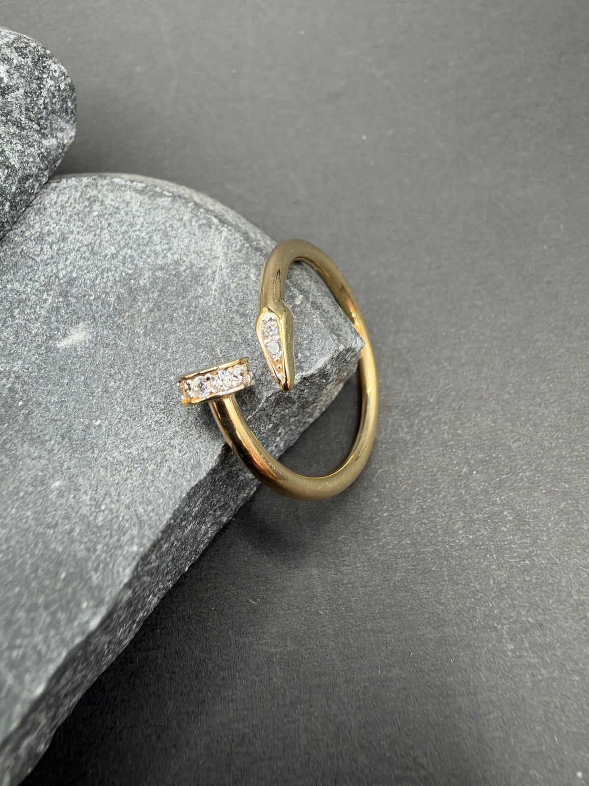 18K Gouden Spijkerring met Zirkonia – Maat 18