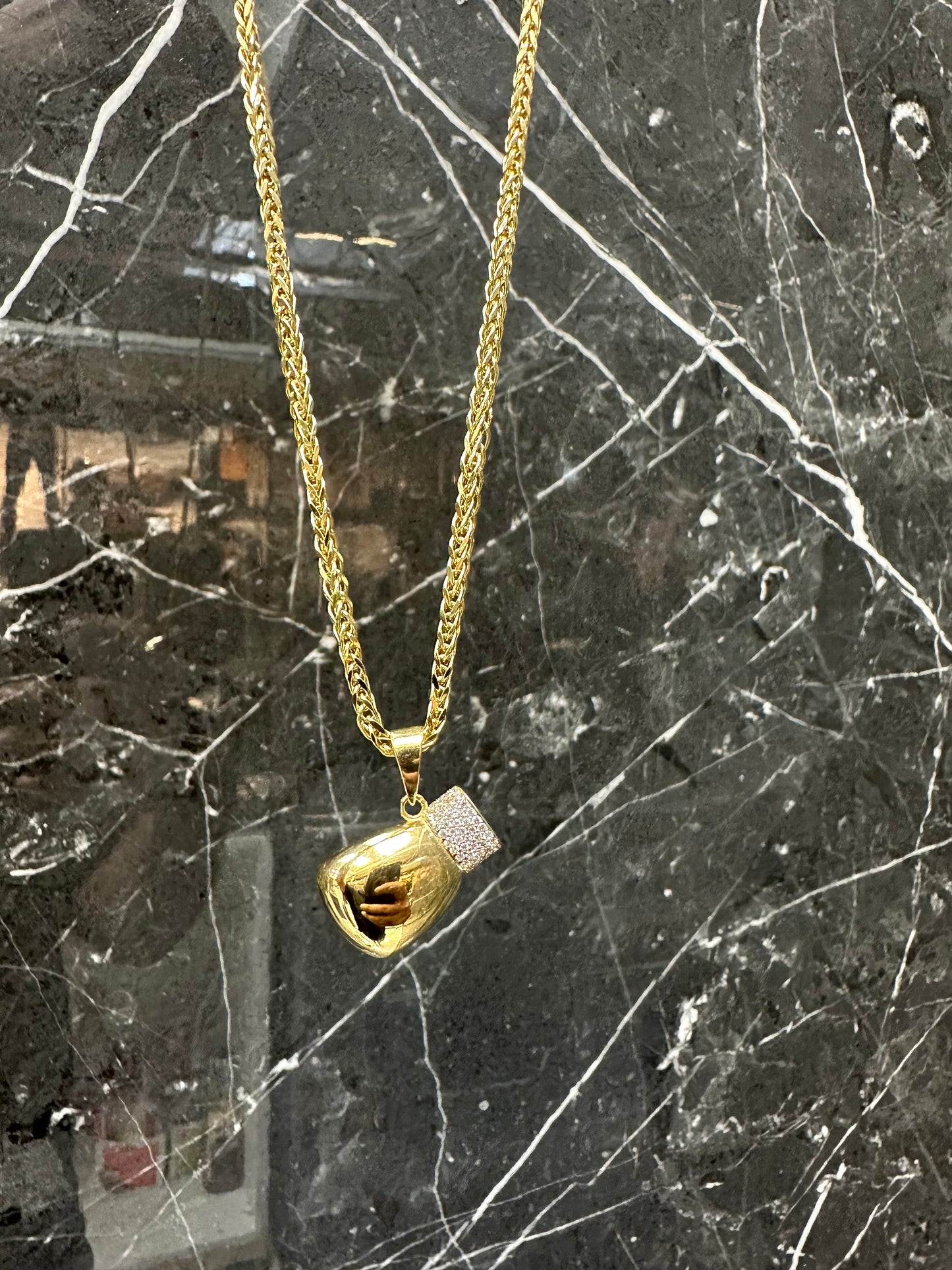 14K Gouden Vossenstaart Ketting met Bokshandschoen Hanger