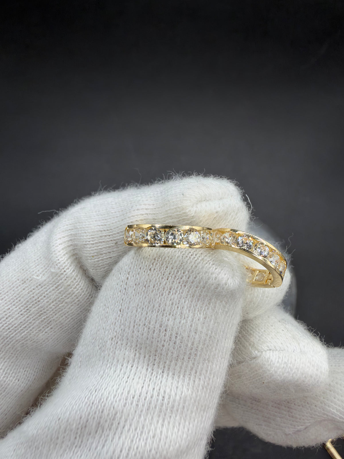 14K Gouden Oorbellen met Zirkonia en Edelsteen – Ø 12 mm – 2,6 mm Breed