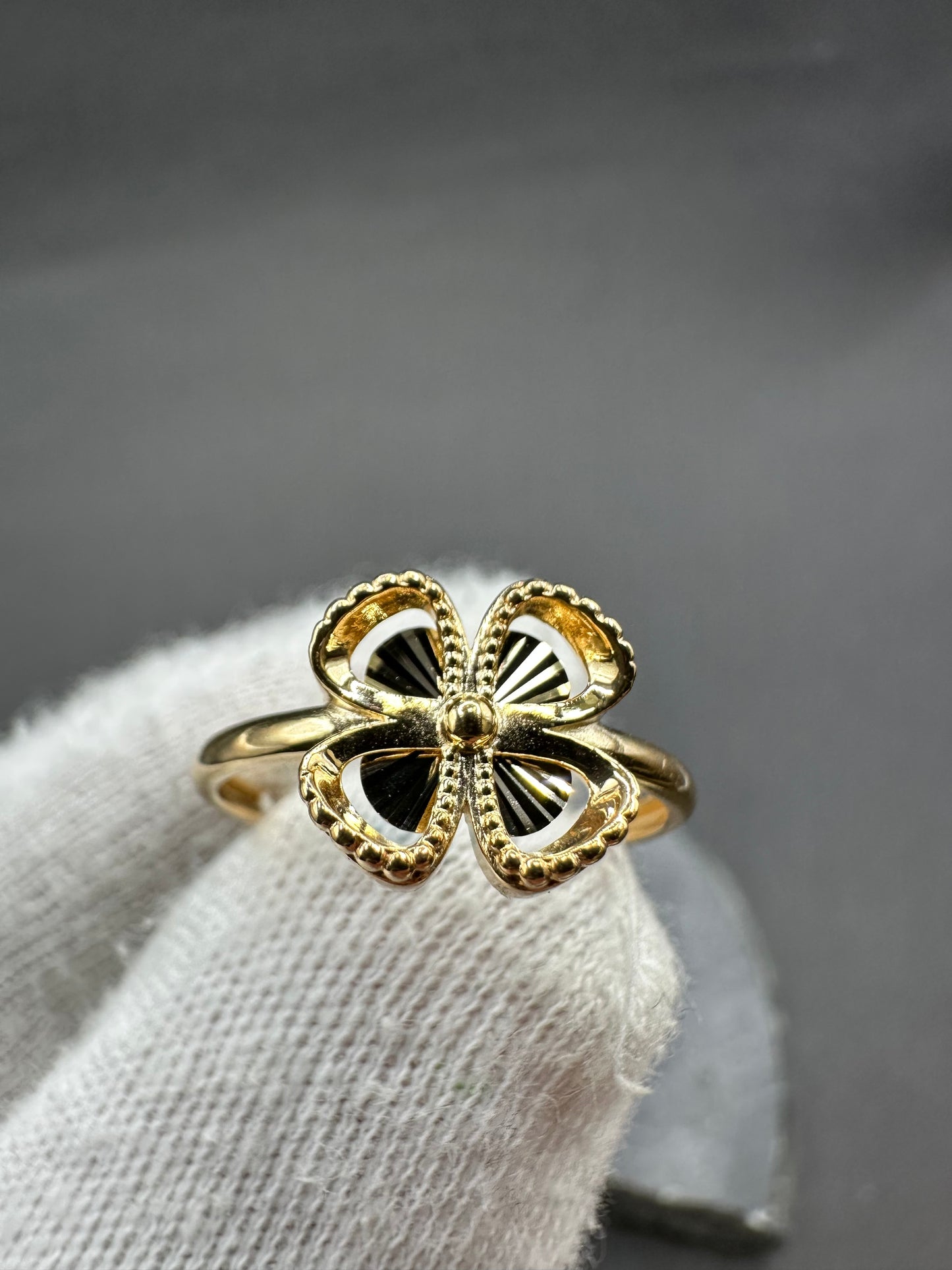 14K Gouden Bloempjes Ring – Maat 17