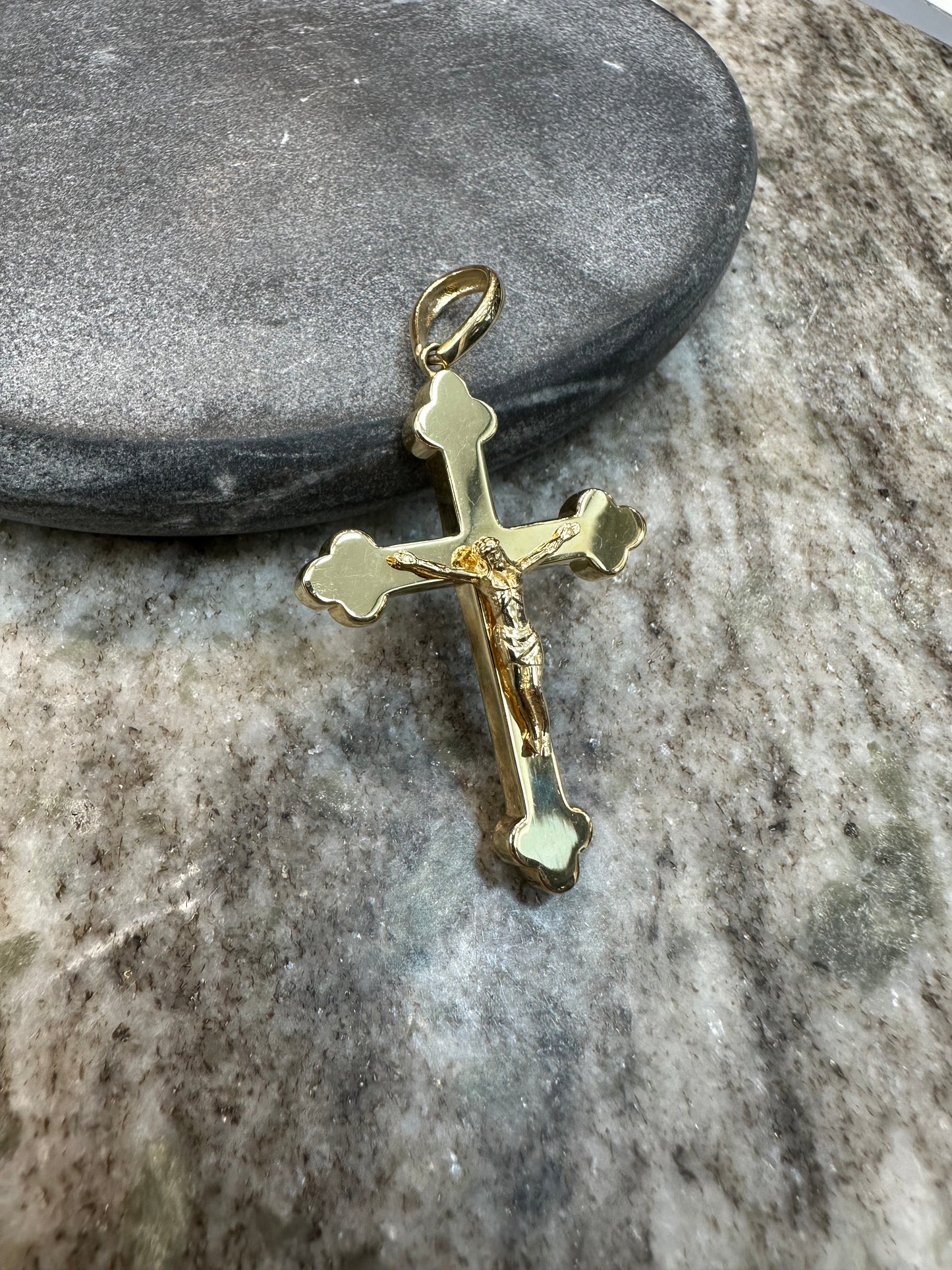 18K Gouden Kruishanger met Jezus
