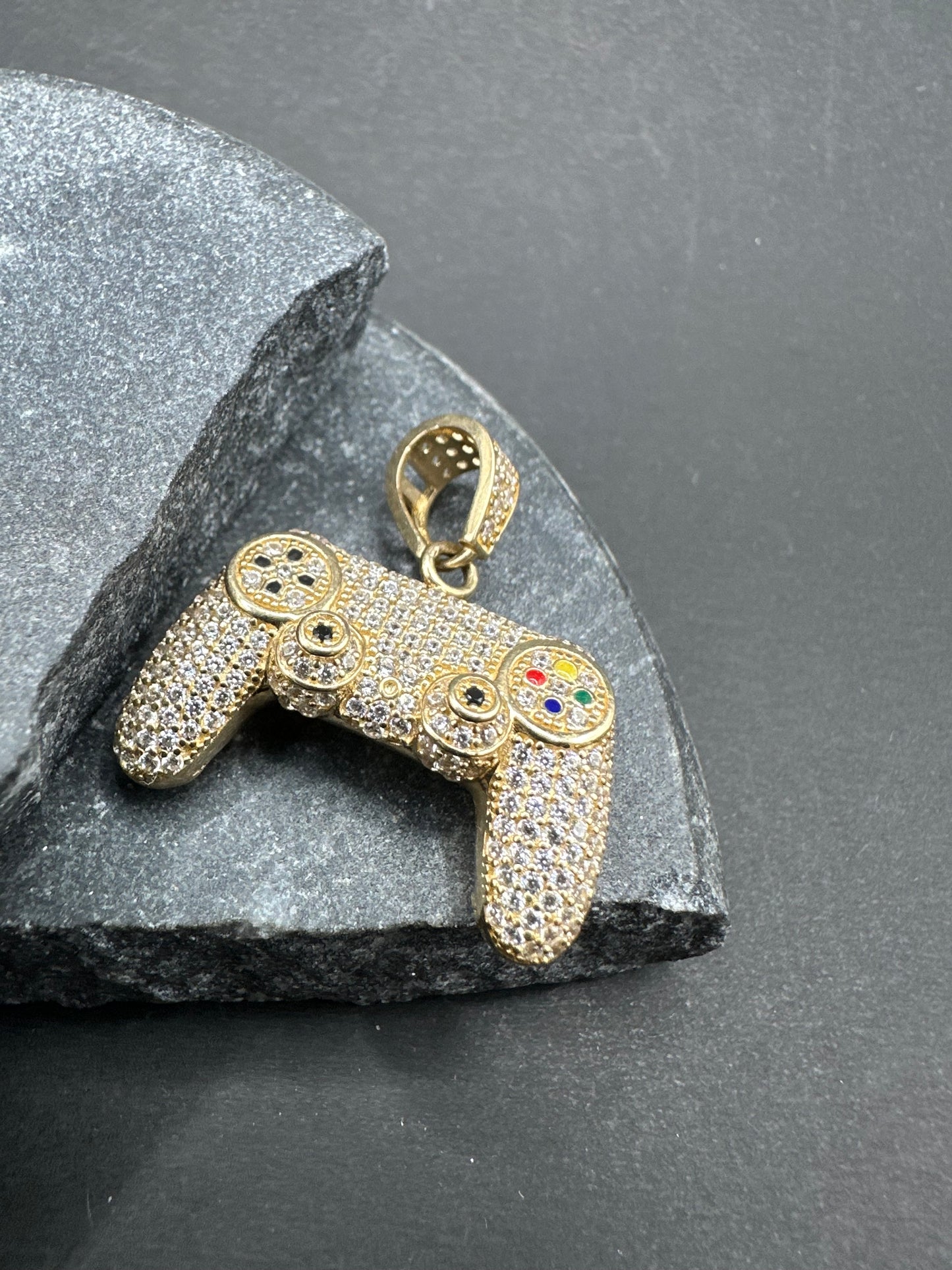 14K Gouden Gamecontroller Hanger met Zirkonia