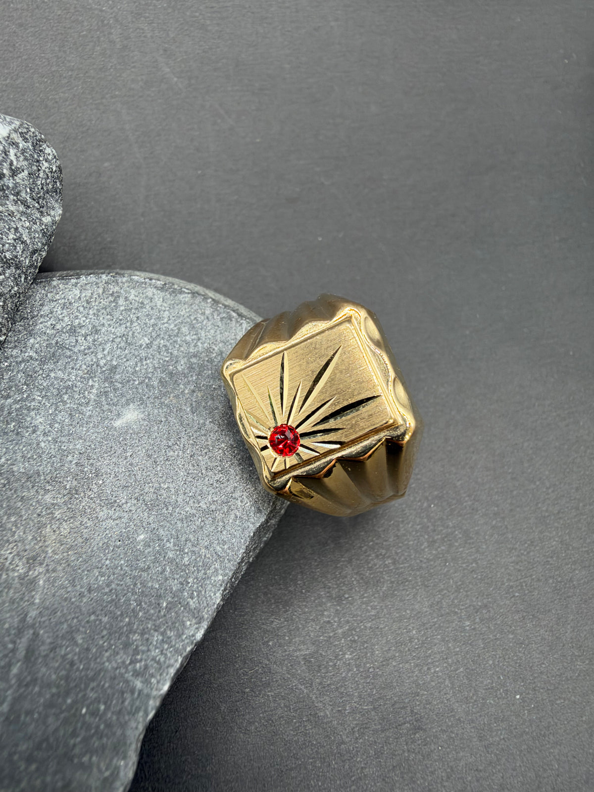 18K Gouden Ring met Robijn – Maat 22