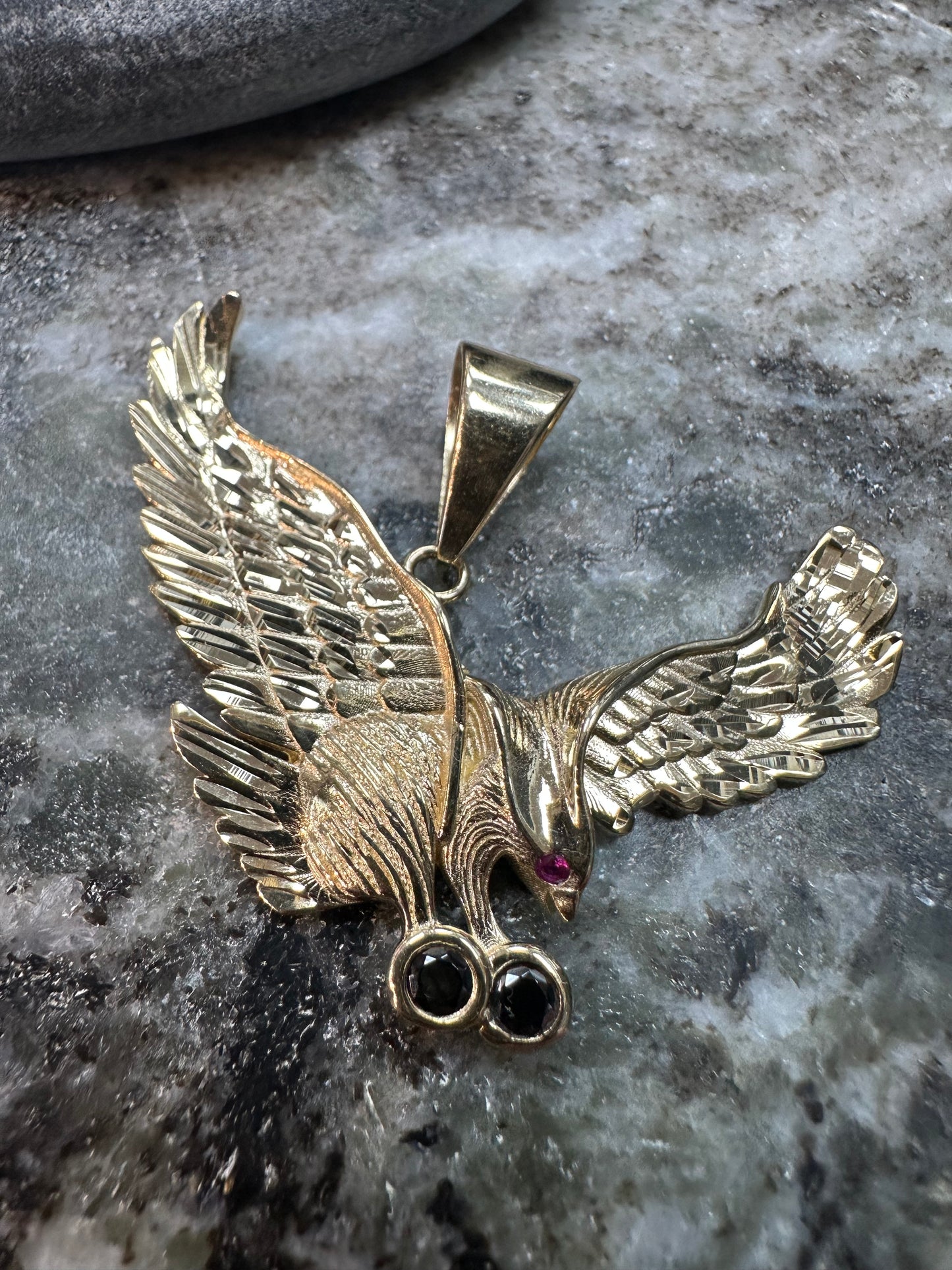 14K Gouden Adelaar Hanger met Robijnen en Onyx – 48 mm