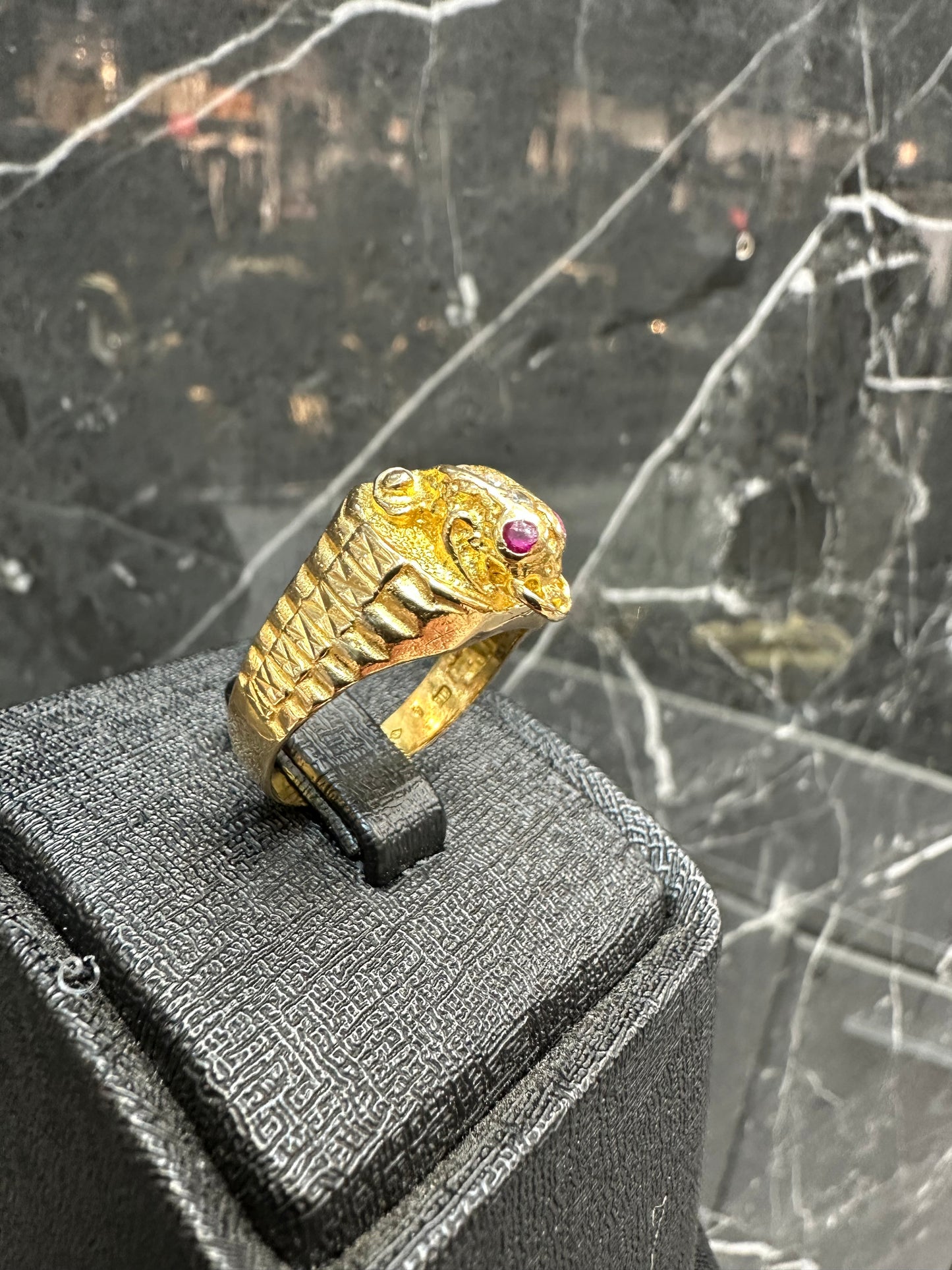 22K Gouden Kikker Ring met Robijn en Briljanten – Maat 21,5