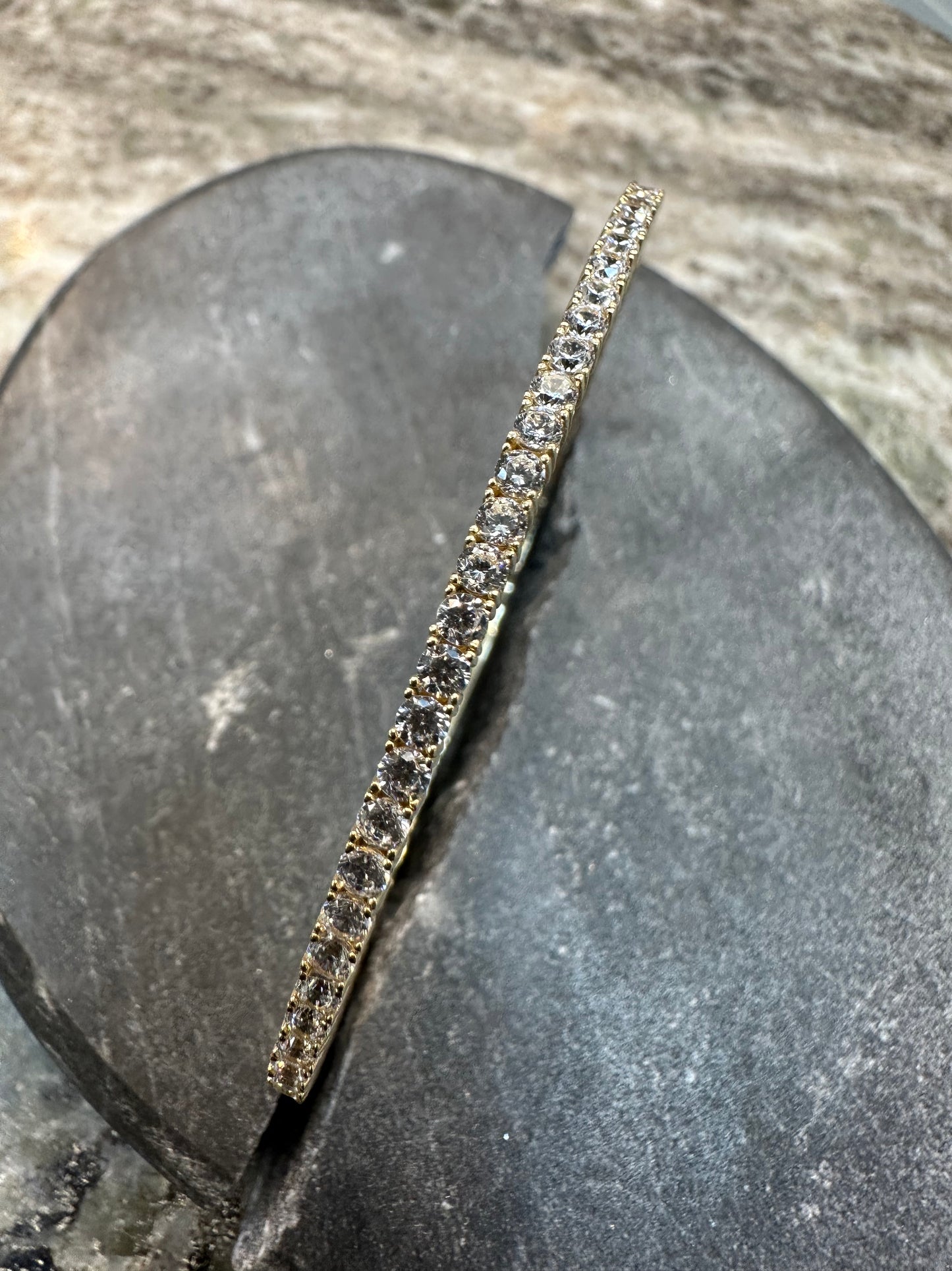 Prachtige 14K Gouden Tennis Bangle Armband met Zirkonia – Luxe & Elegant