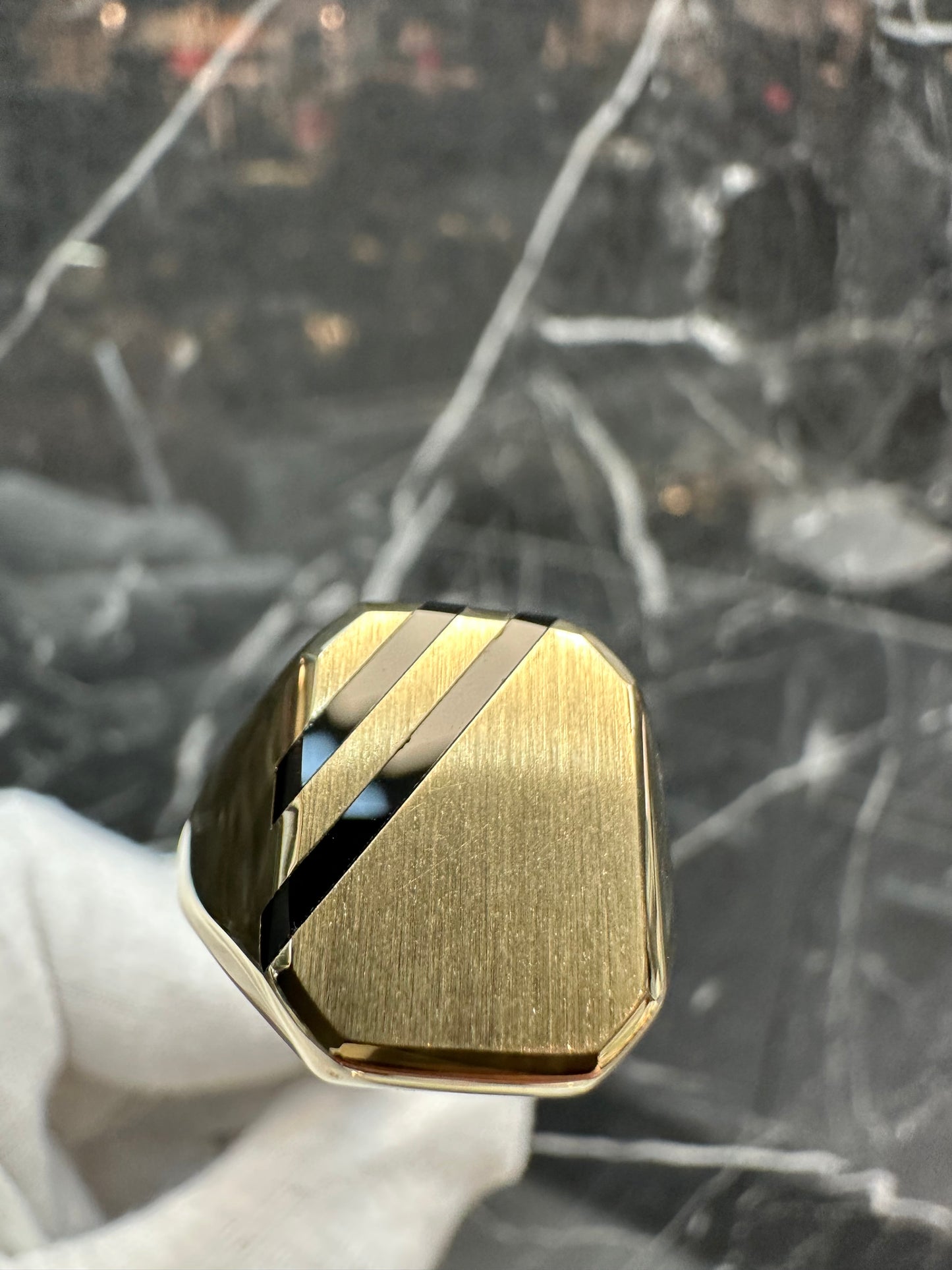 14K Gouden Klassieke Zegelring met Onyx Lagensteen – Tijdloos & Stijlvol