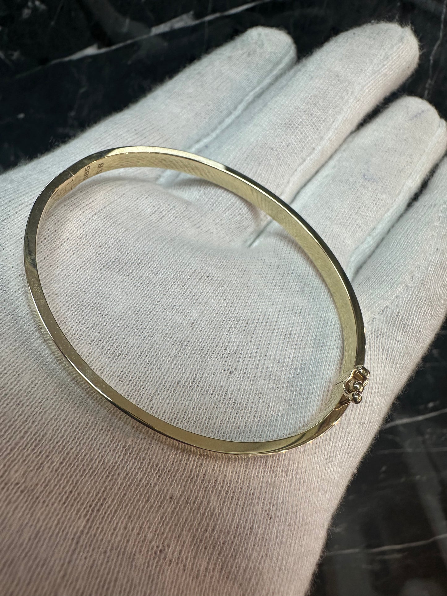 Prachtige 14K Gouden Vierkante Gladde Slavenarmband – Omtrek 60 mm | Stevig & Luxe