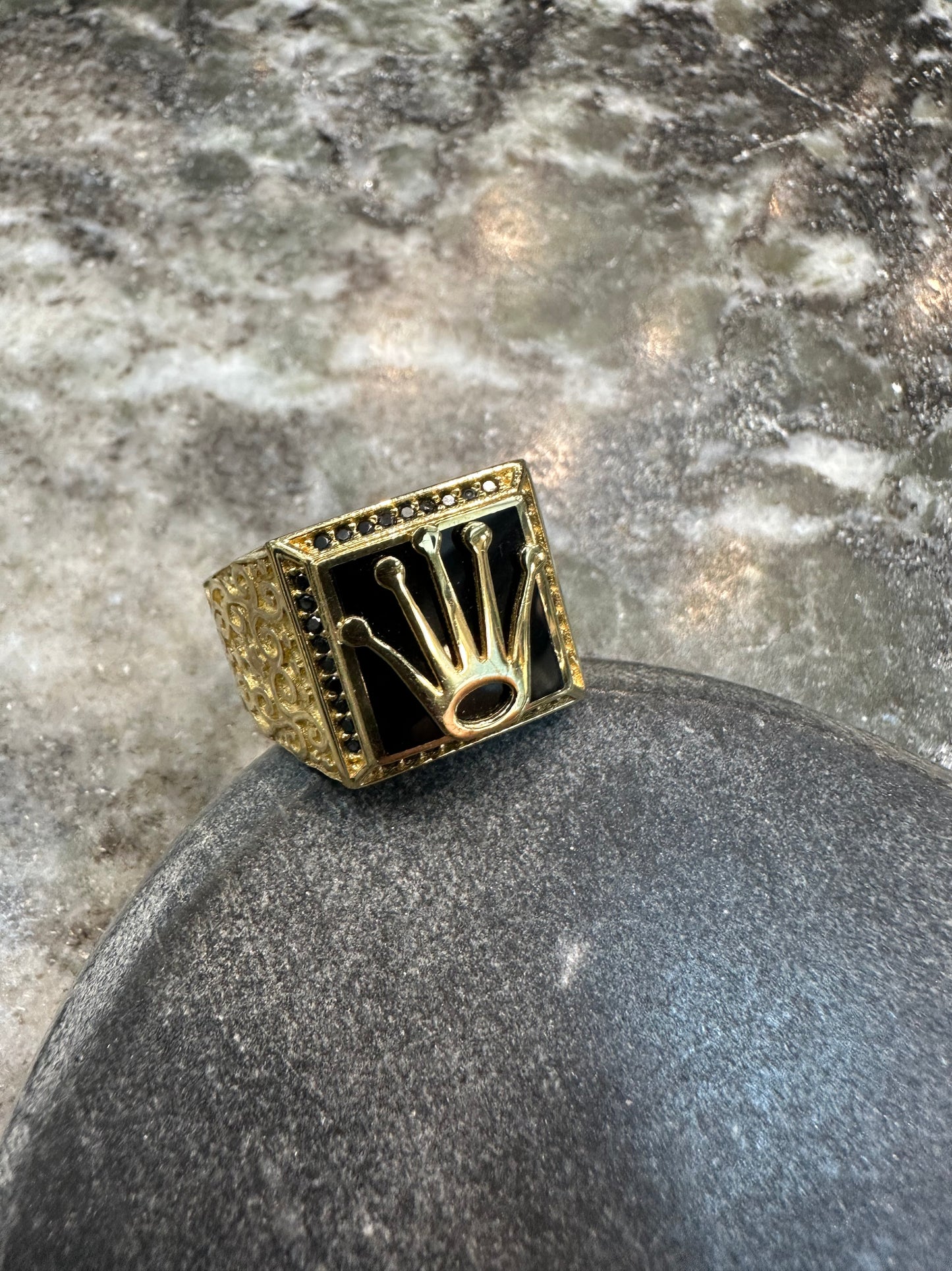 18K Gouden Massieve Kroon Ring met Gelaagde Onyx Steen – Handgemaakt – Maat 20