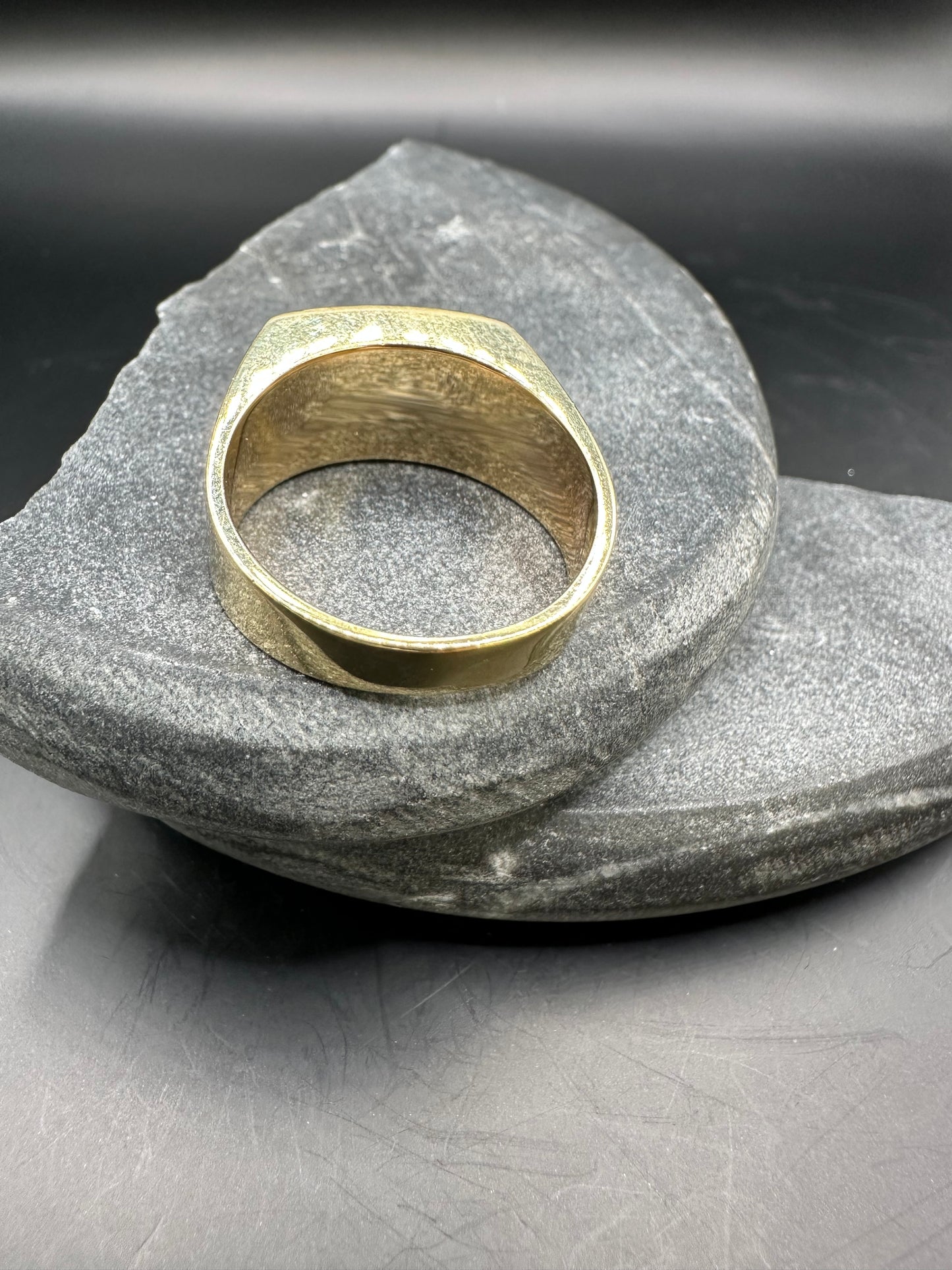 18K Massieve Zegelring met Onyx Lagen Steen – Maat 20