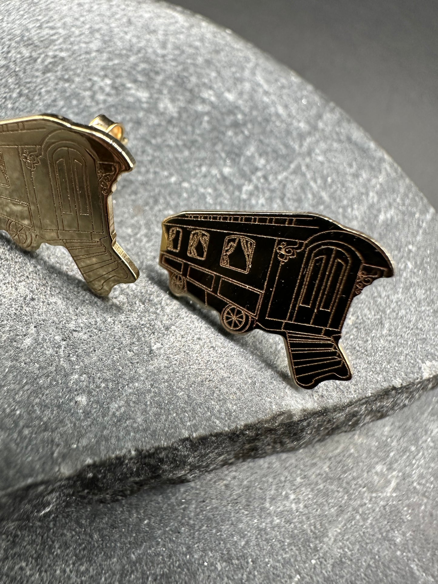 14K Gouden Woonwagen Knopjes Oorbellen – 16,3 mm